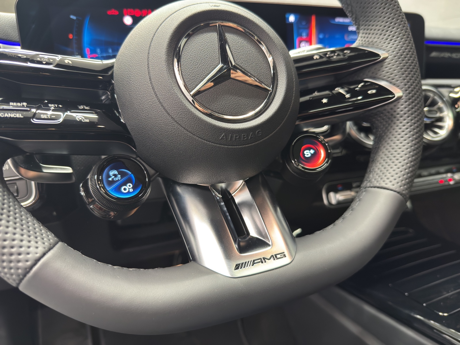MERCEDES-BENZ AMG A 35 4Matic-image-14