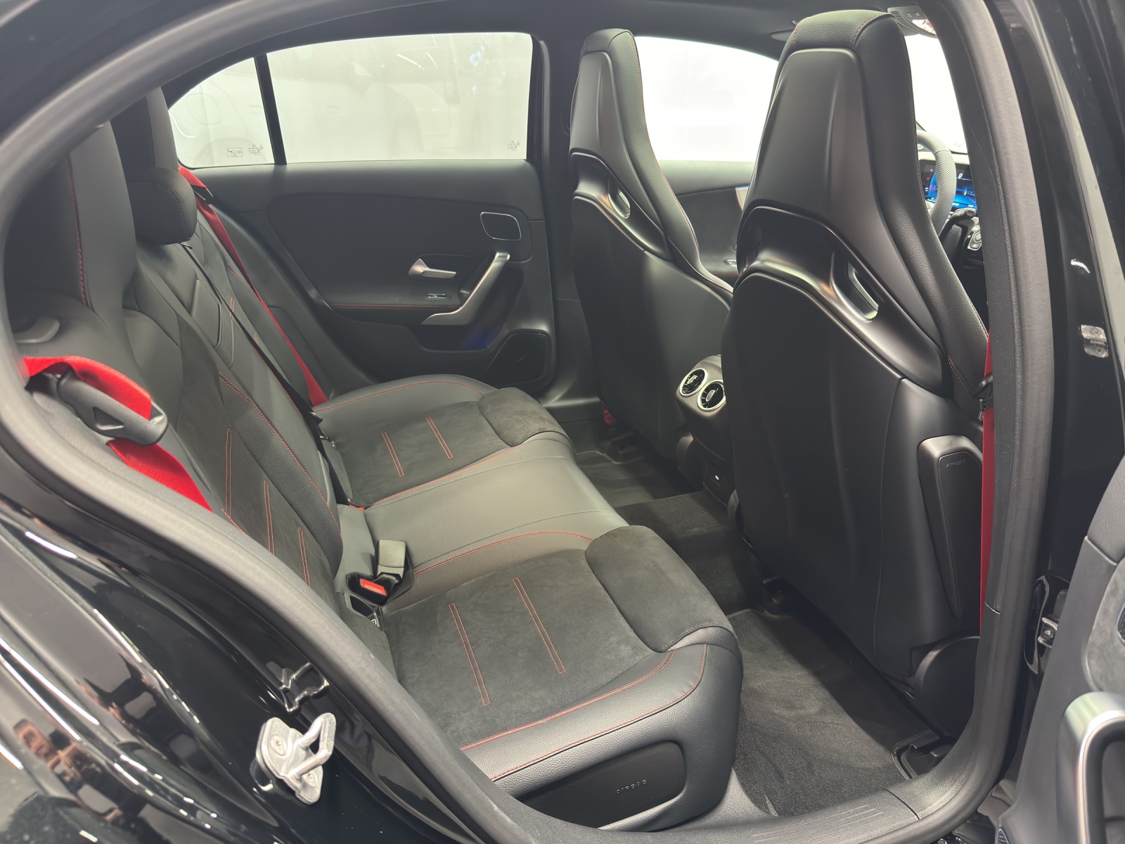 MERCEDES-BENZ AMG A 35 4Matic-image-9