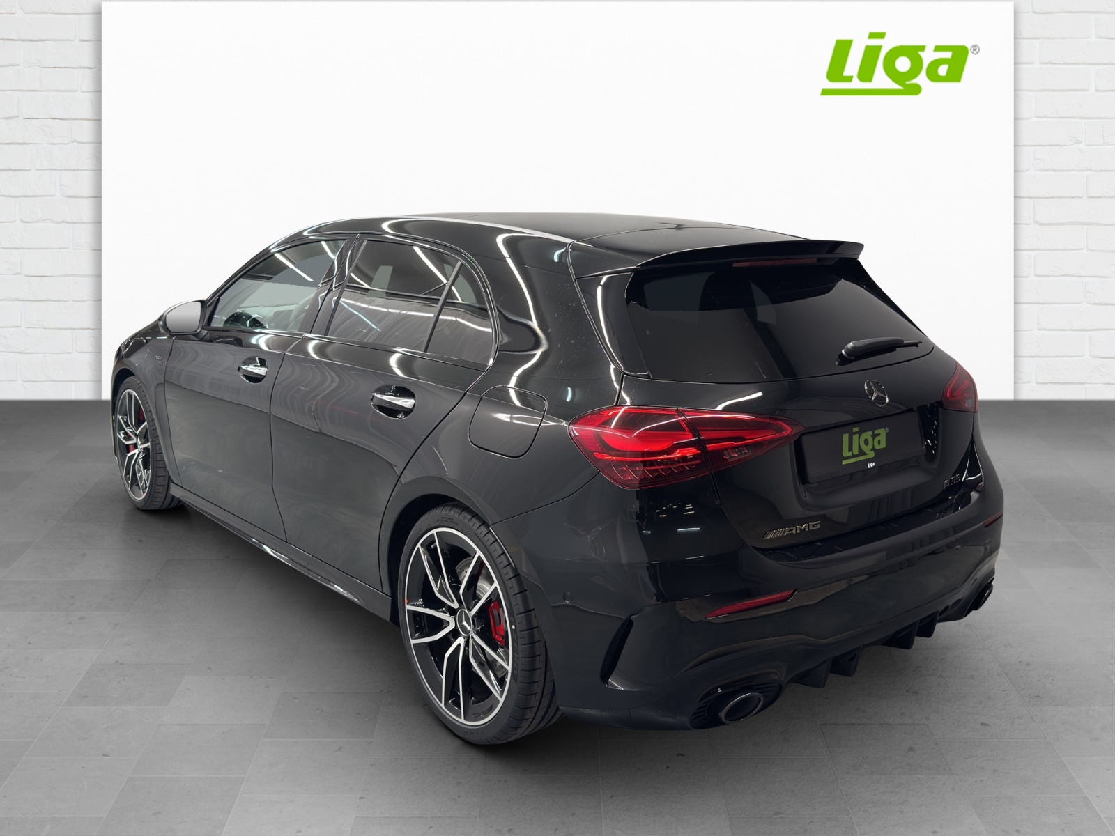 MERCEDES-BENZ AMG A 35 4Matic-image-3
