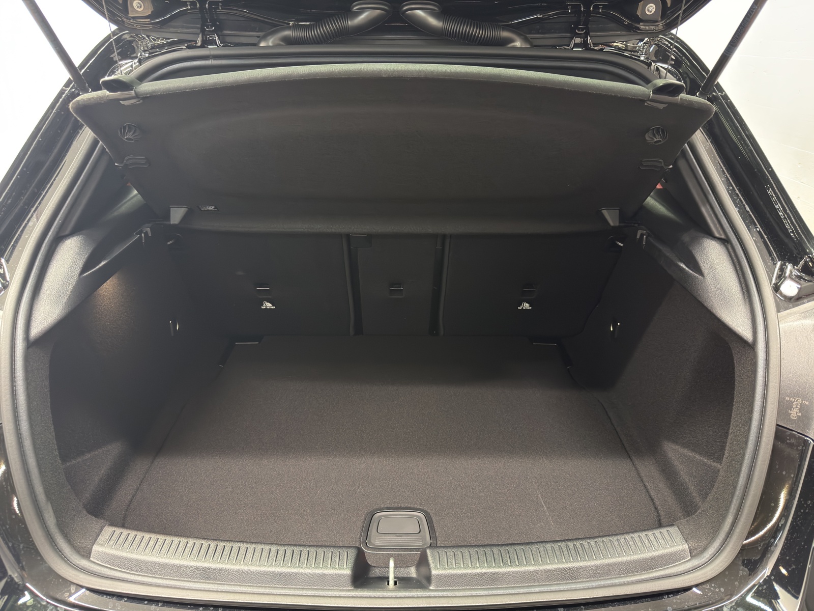 MERCEDES-BENZ AMG A 35 4Matic-image-10