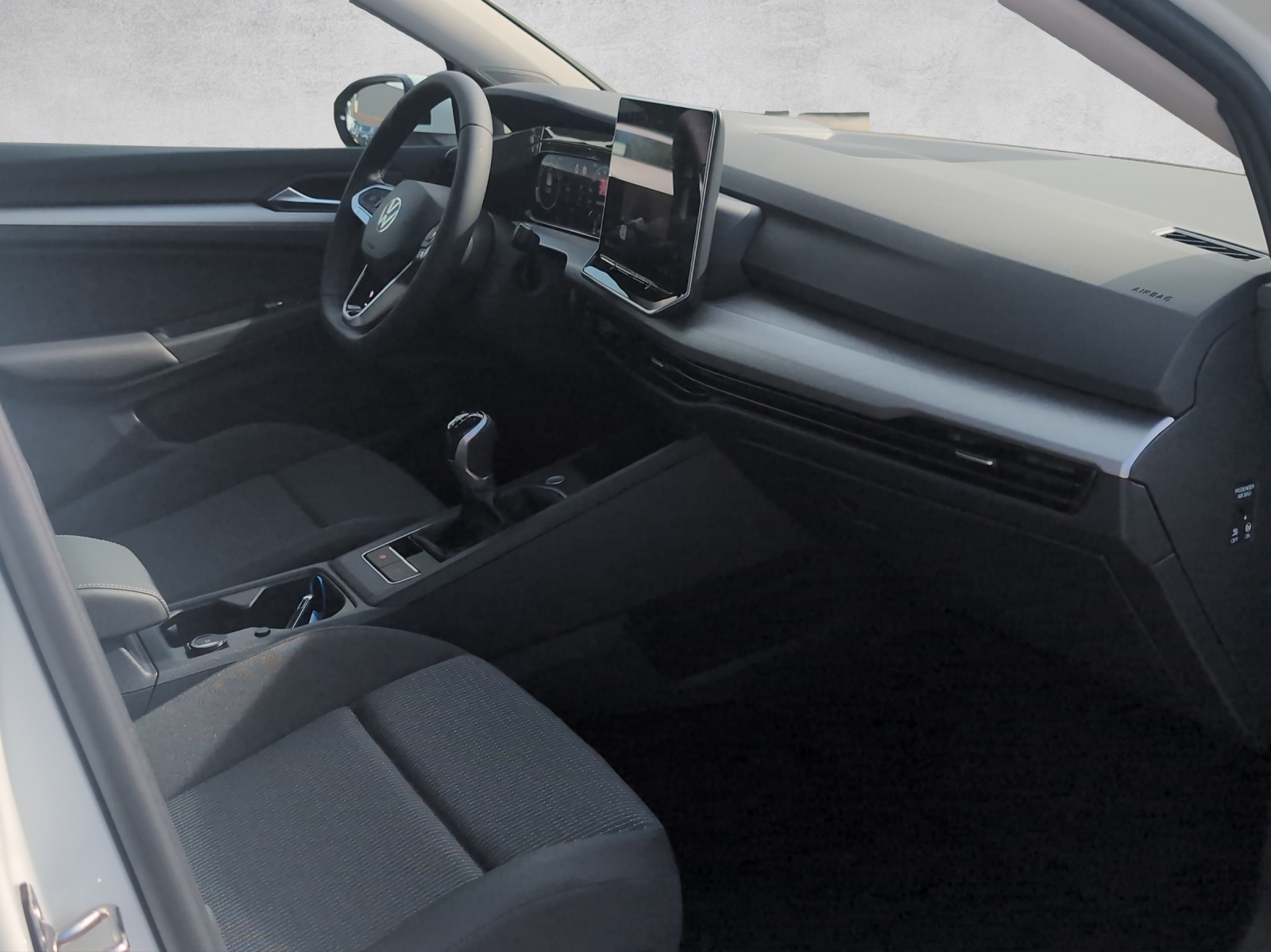 VW Golf Basis-image-12