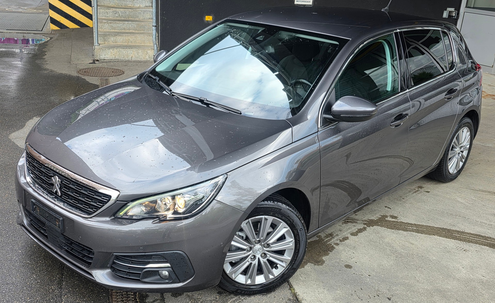 PEUGEOT 308 1.2 Pure Tech Style EAT8-image-9