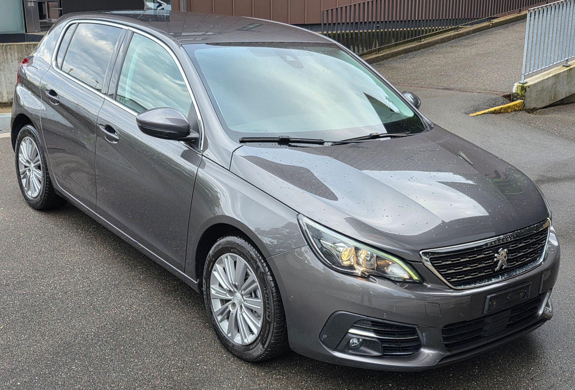 PEUGEOT 308 1.2 Pure Tech Style EAT8-image-1