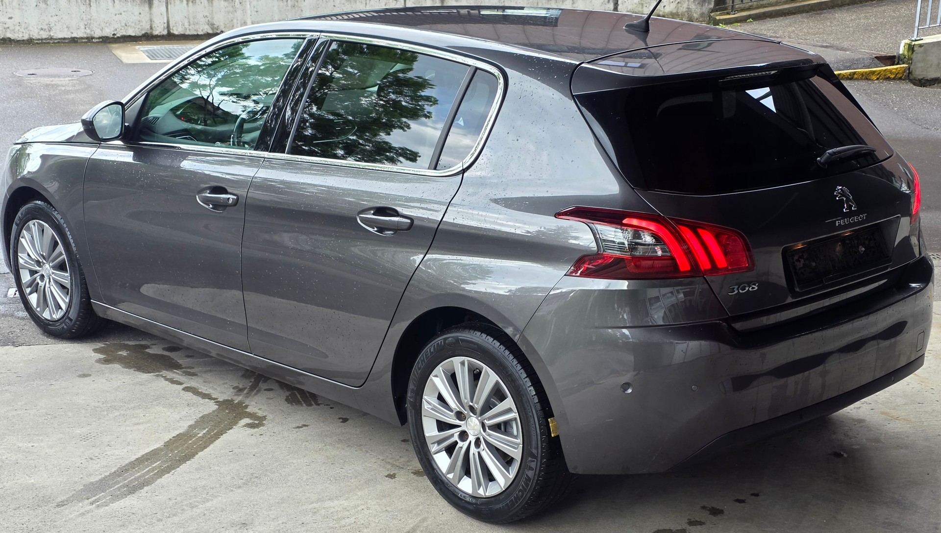 PEUGEOT 308 1.2 Pure Tech Style EAT8-image-7