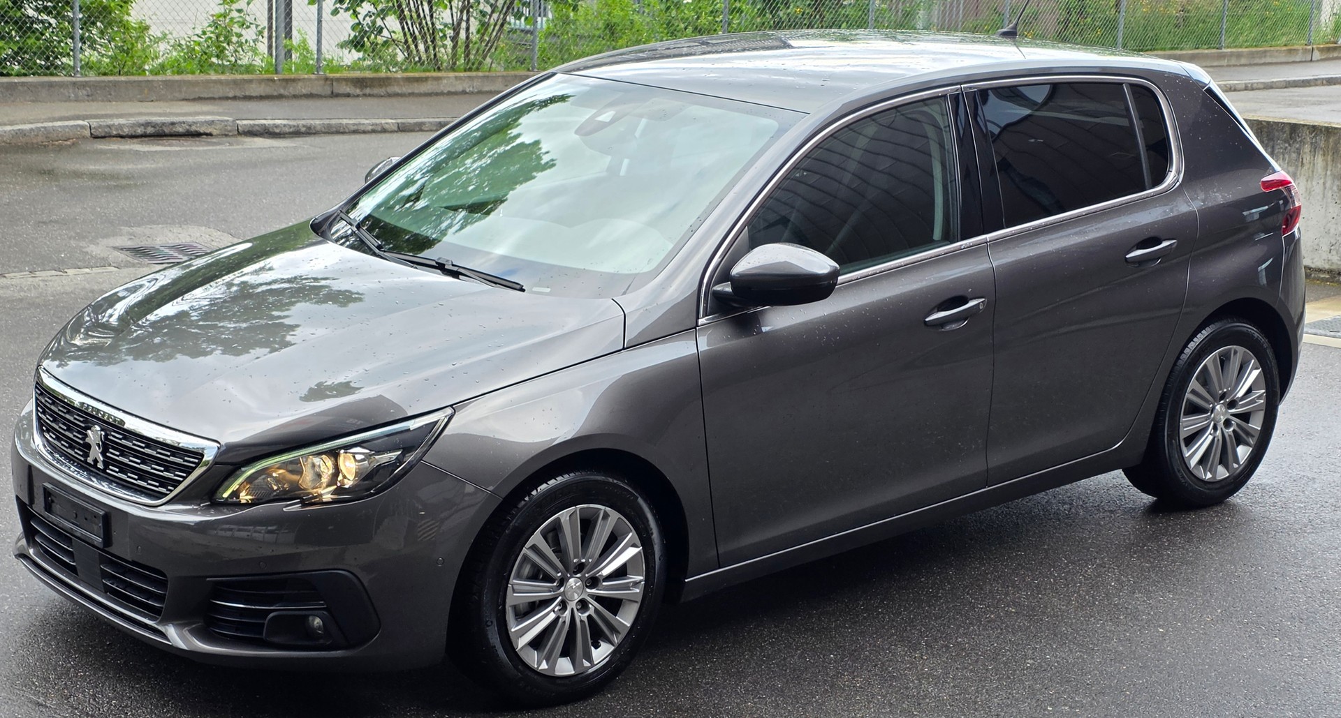 PEUGEOT 308 1.2 Pure Tech Style EAT8-image-11