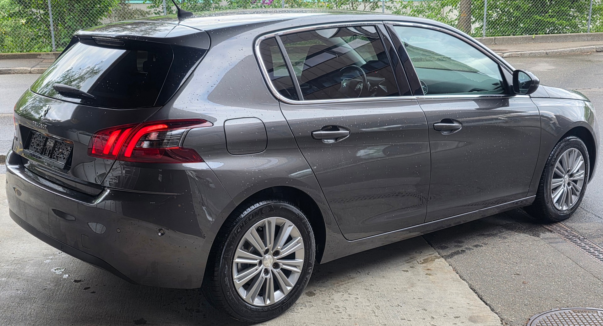 PEUGEOT 308 1.2 Pure Tech Style EAT8-image-4