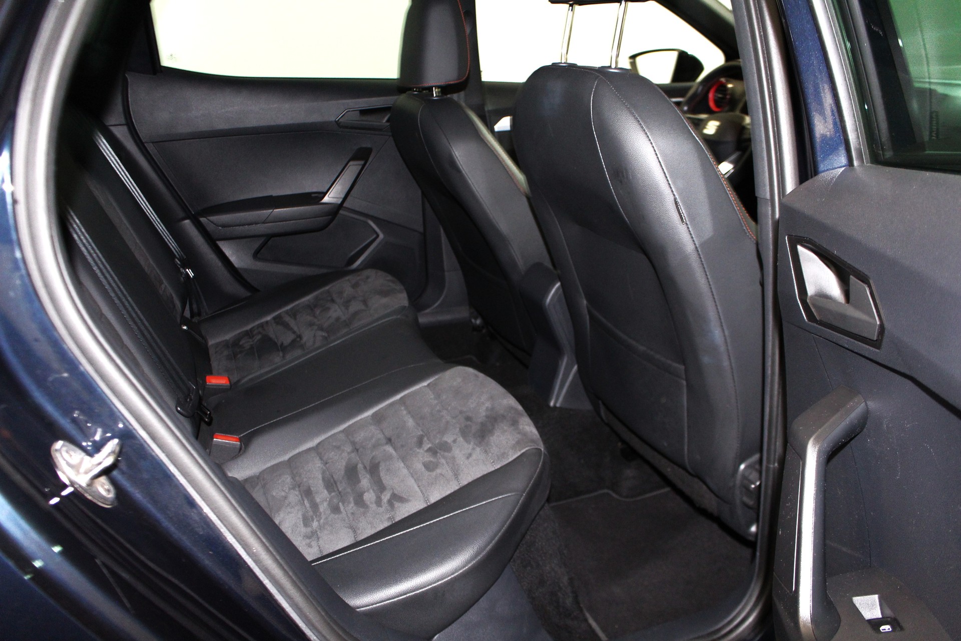 SEAT Ibiza 1.0 TSI 110 FR DSG-image-9