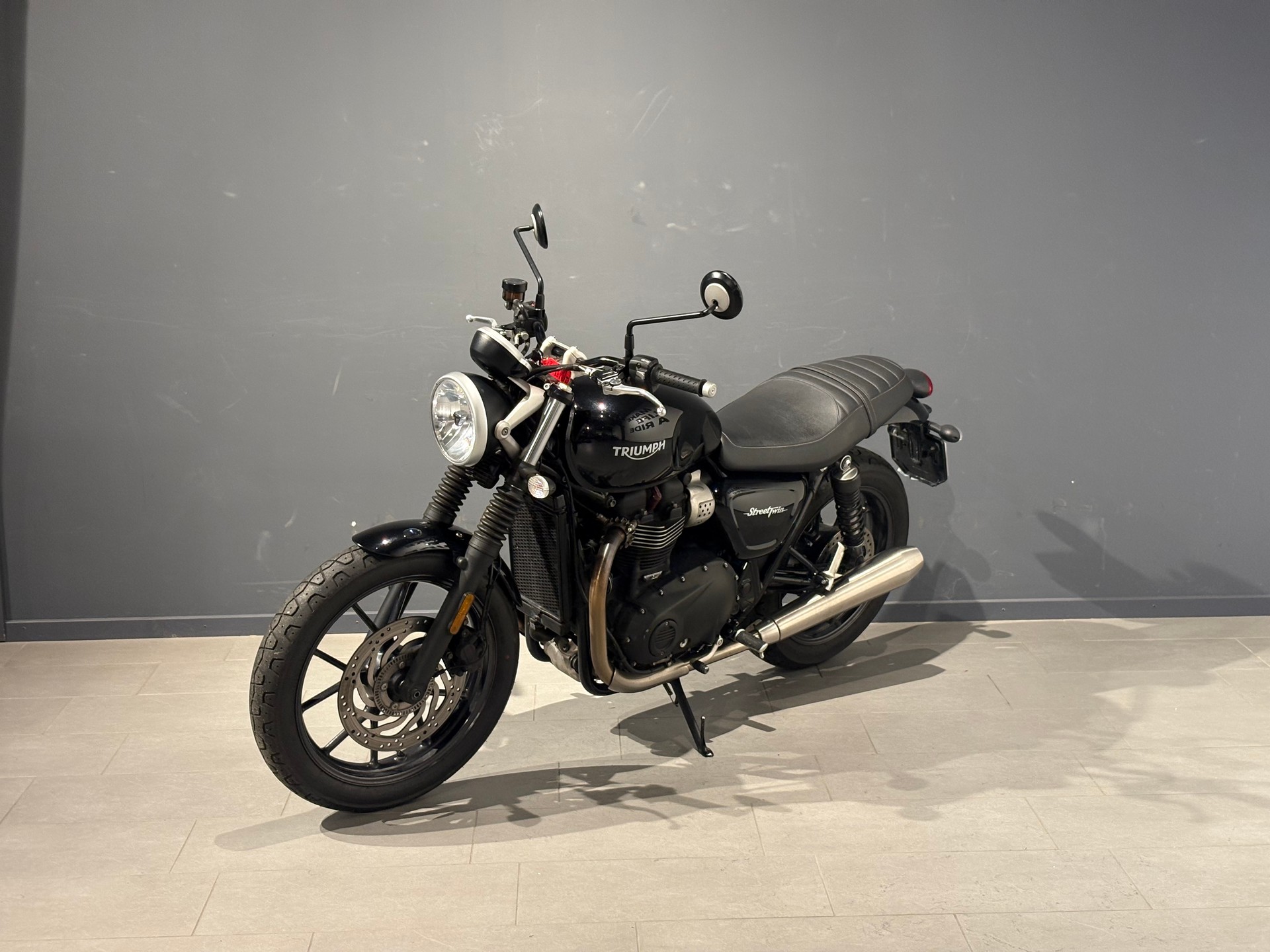 TRIUMPH Street Twin 900 i (35kW)-showroom-element-2