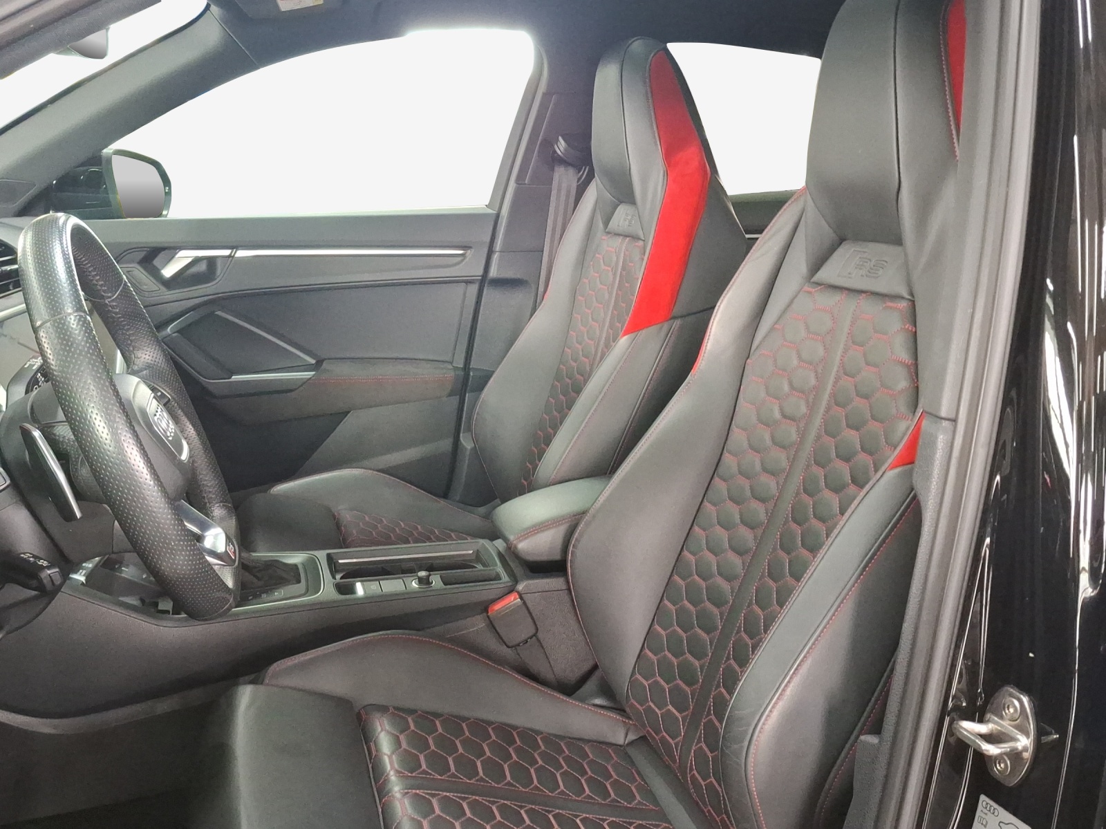 AUDI RS Q3 Sportback quattro S tronic-image-7