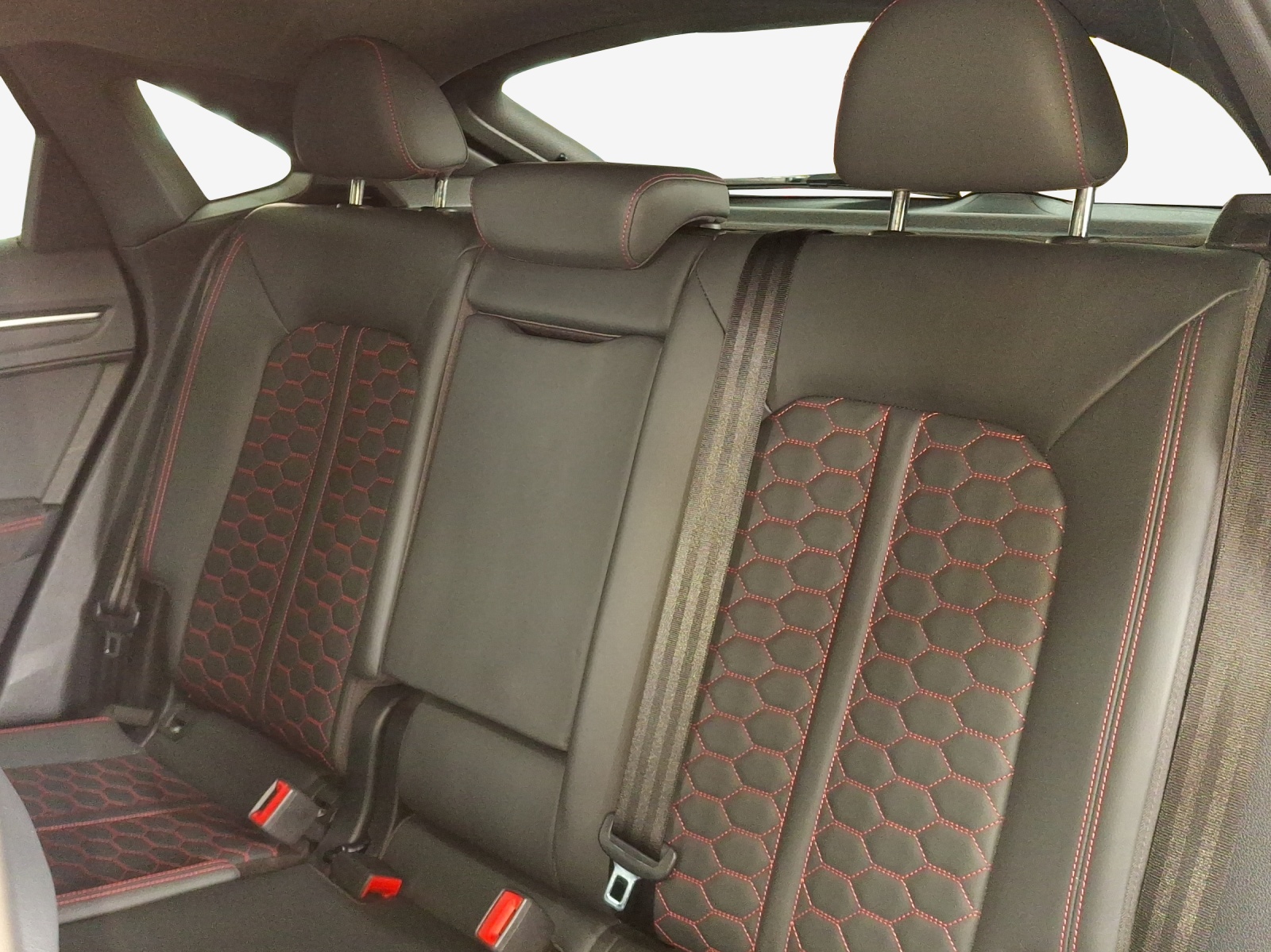 AUDI RS Q3 Sportback quattro S tronic-image-11