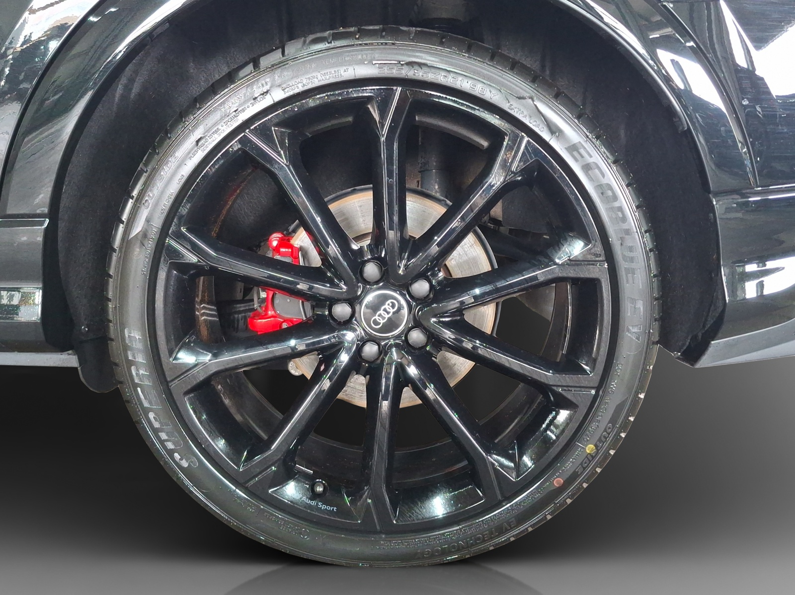 AUDI RS Q3 Sportback quattro S tronic-image-13