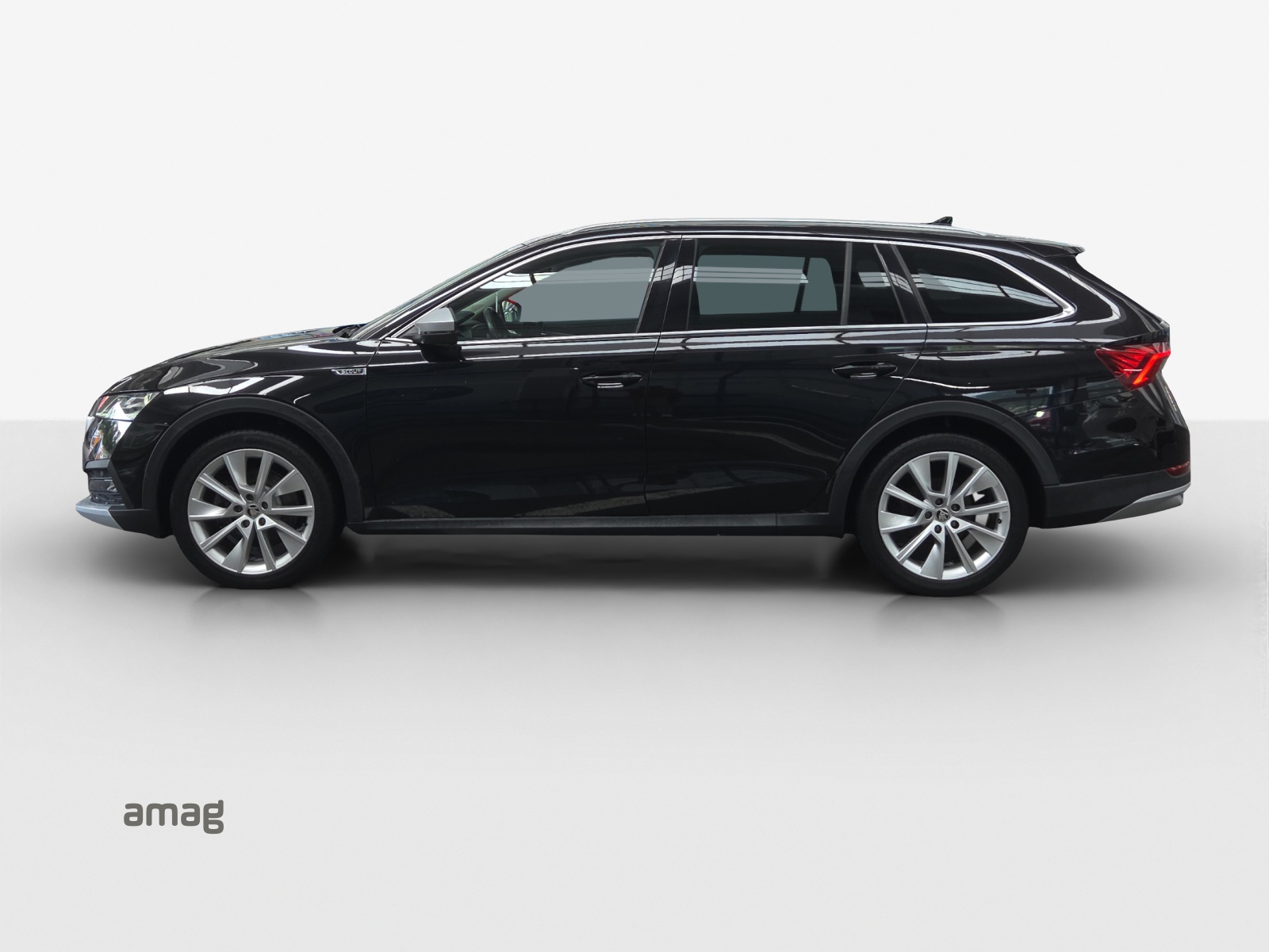 SKODA Octavia Combi 2.0 TDI DSG Scout 4x4-image-1