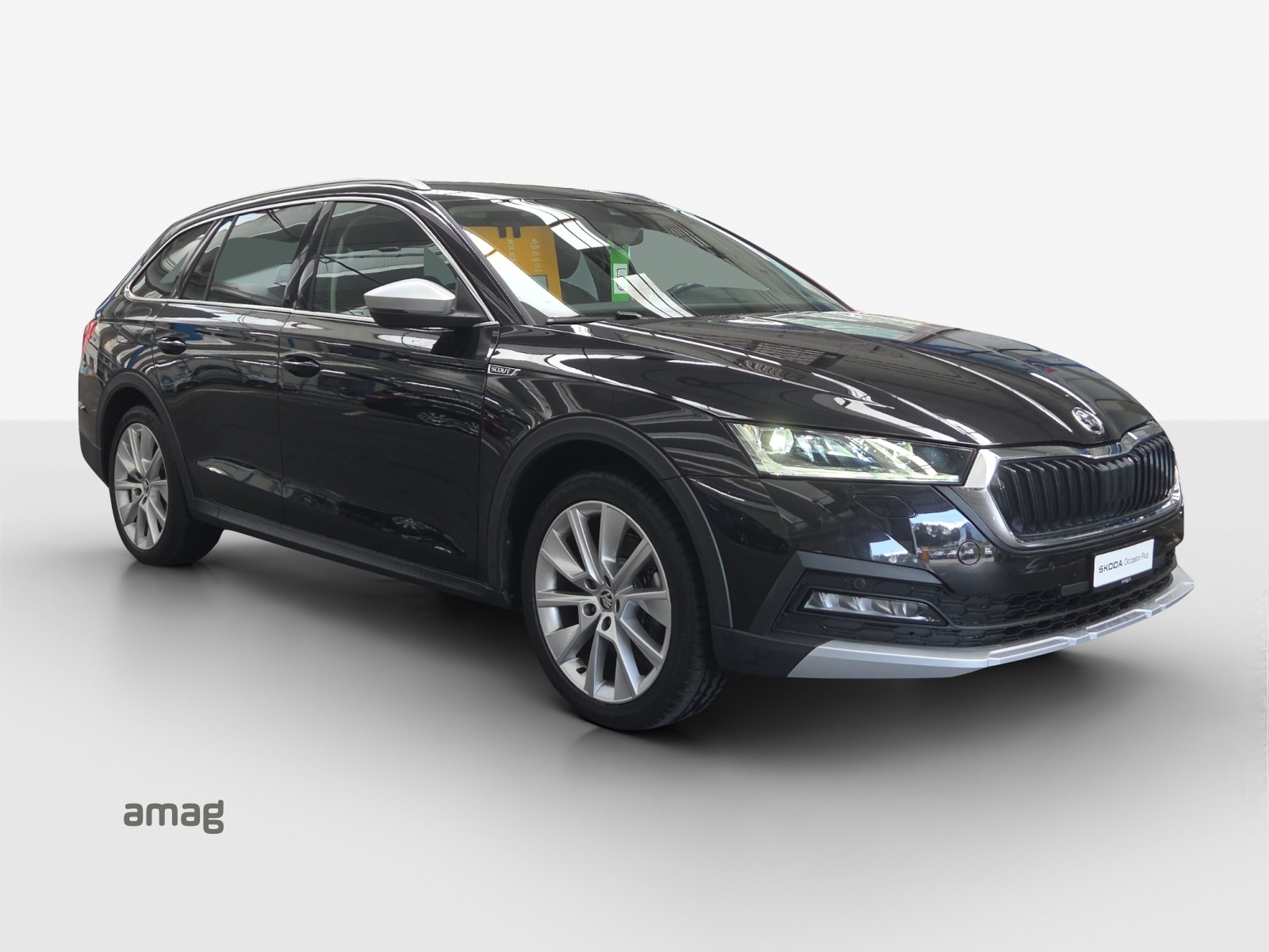SKODA Octavia Combi 2.0 TDI DSG Scout 4x4-image-5