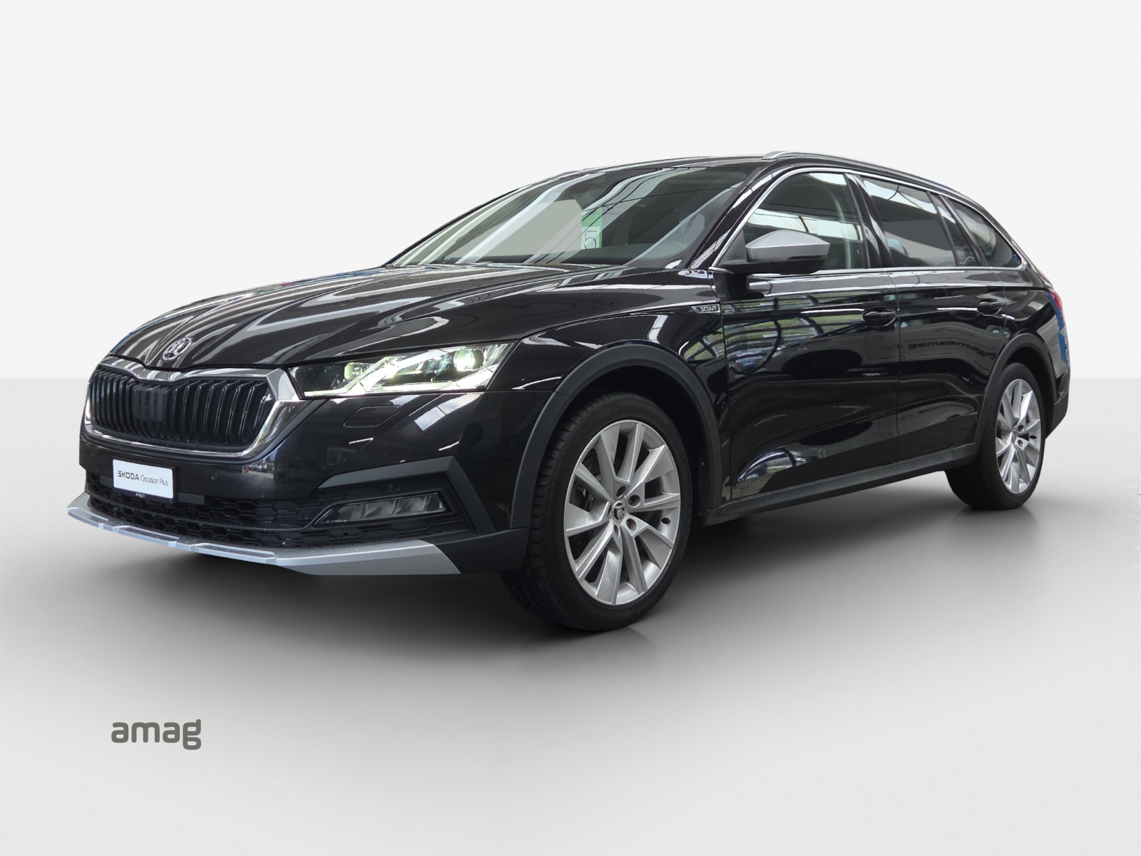 SKODA Octavia Combi 2.0 TDI DSG Scout 4x4-image-0