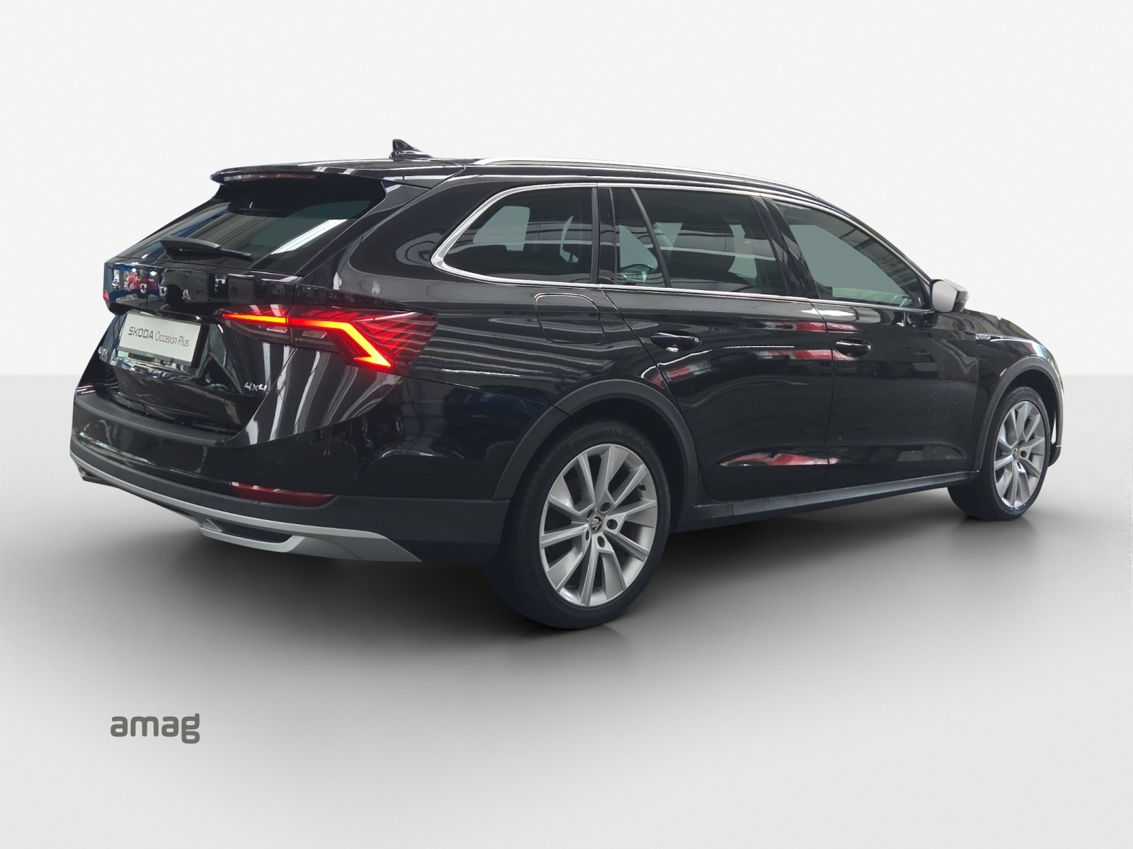 SKODA Octavia Combi 2.0 TDI DSG Scout 4x4-image-4