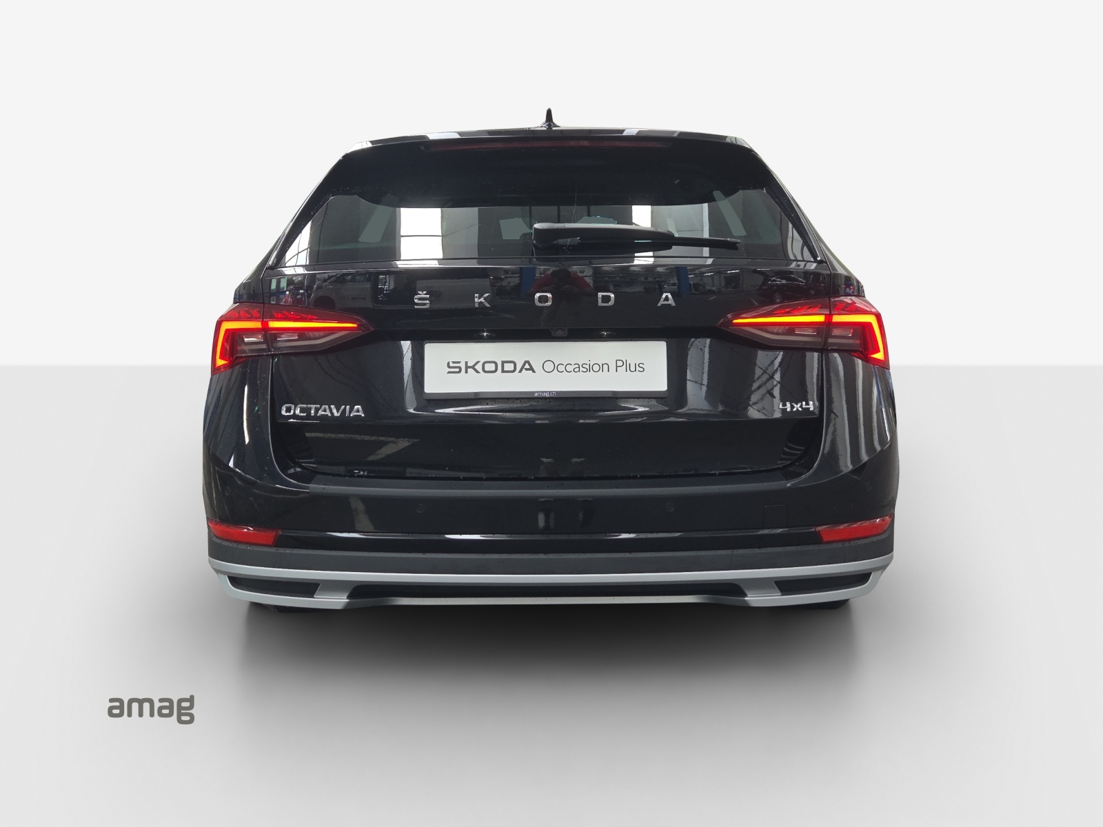 SKODA Octavia Combi 2.0 TDI DSG Scout 4x4-image-3