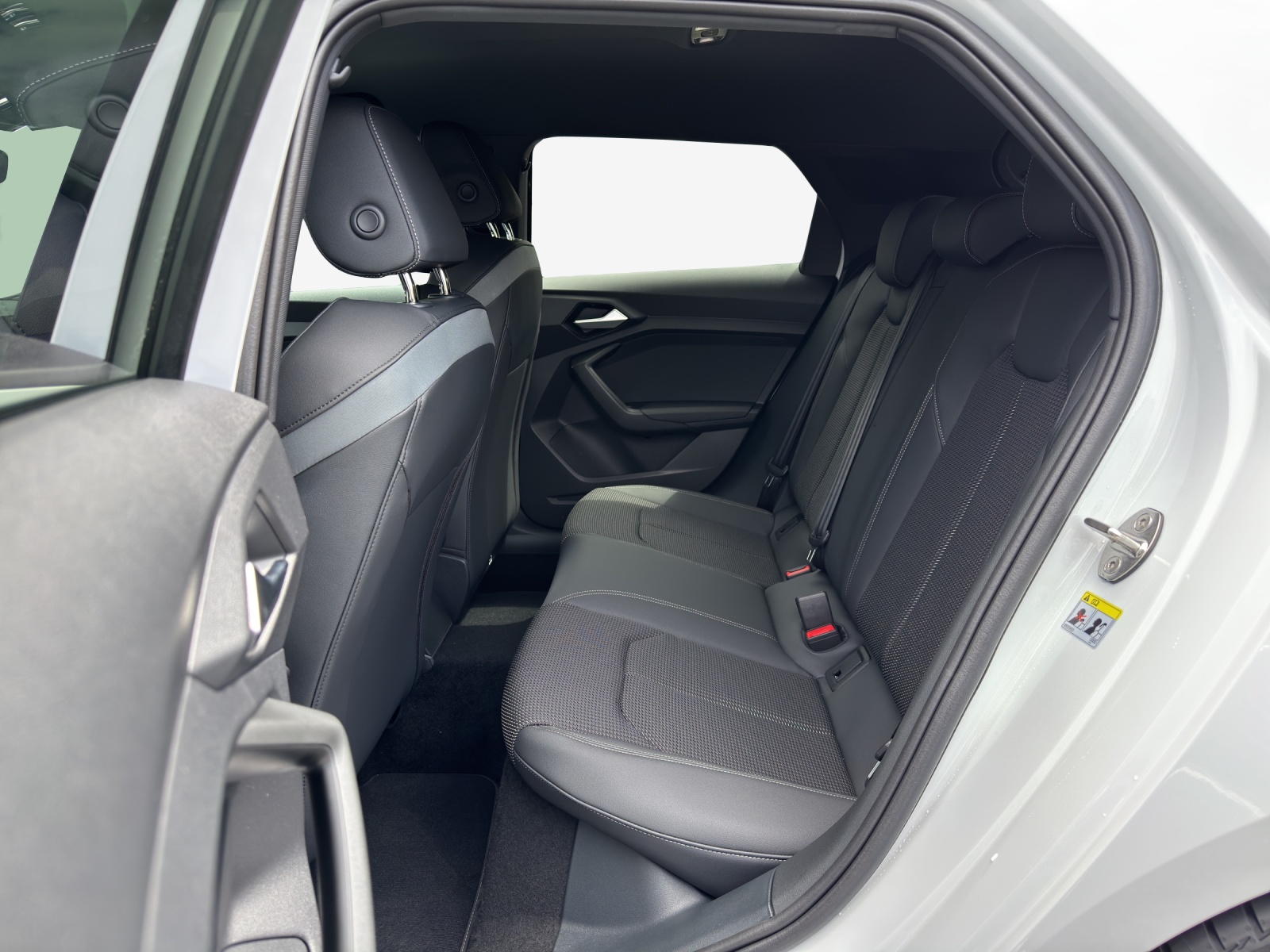 AUDI A1 Sportback 30 TFSI S Line Attraction S-tronic-image-11
