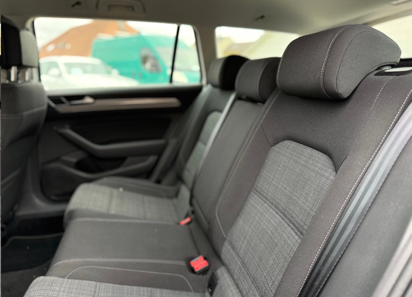VW Passat 2.0 TDI BMT Business 4Motion DSG-image-12