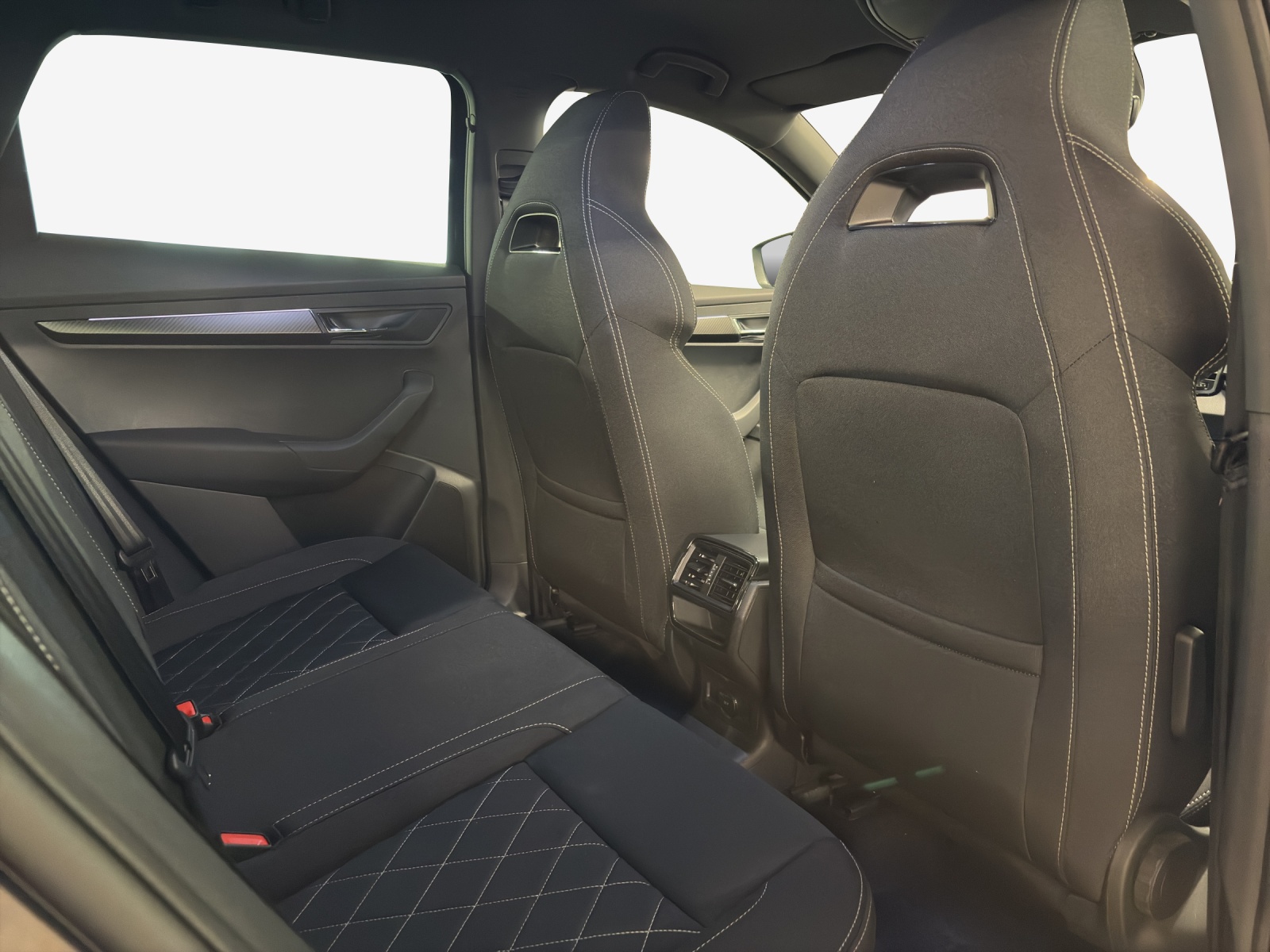 SKODA Karoq 2.0 TSI Dynamic Limited Edition 4x4 DSG-image-14
