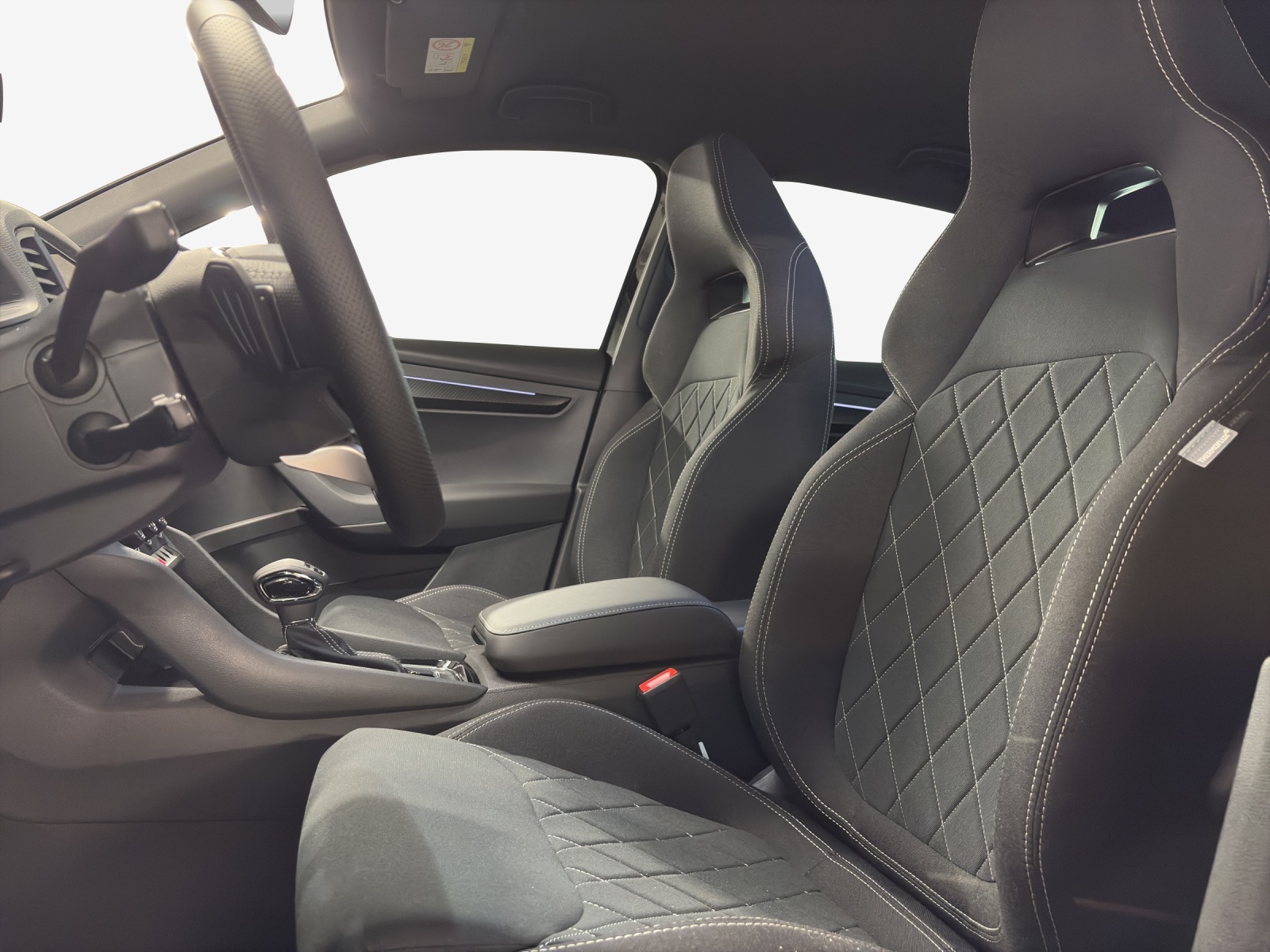 SKODA Karoq 2.0 TSI Dynamic Limited Edition 4x4 DSG-image-7