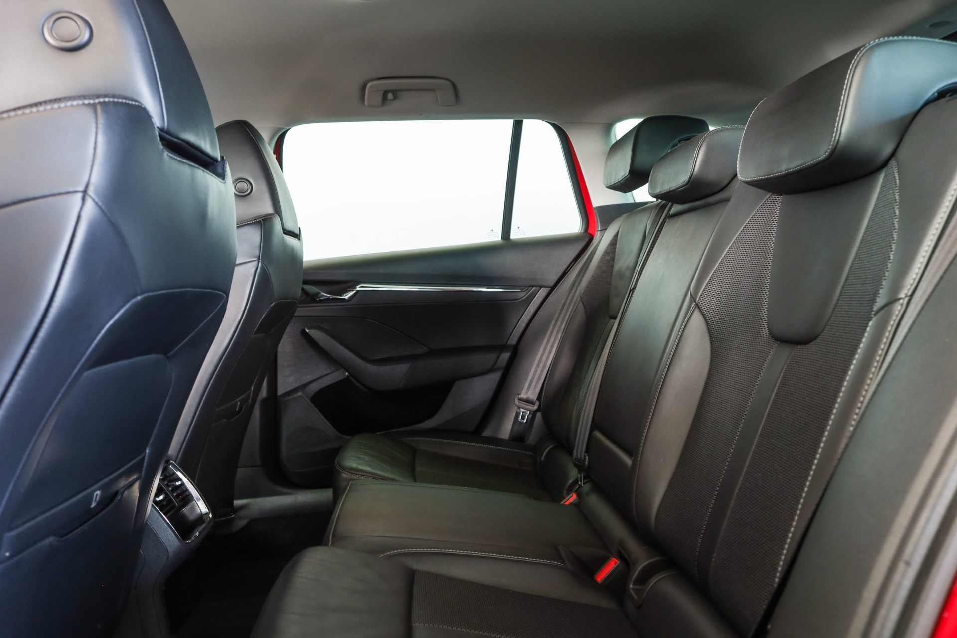 SKODA Octavia Combi 1.4 TSI PHEV DSG Style-image-21