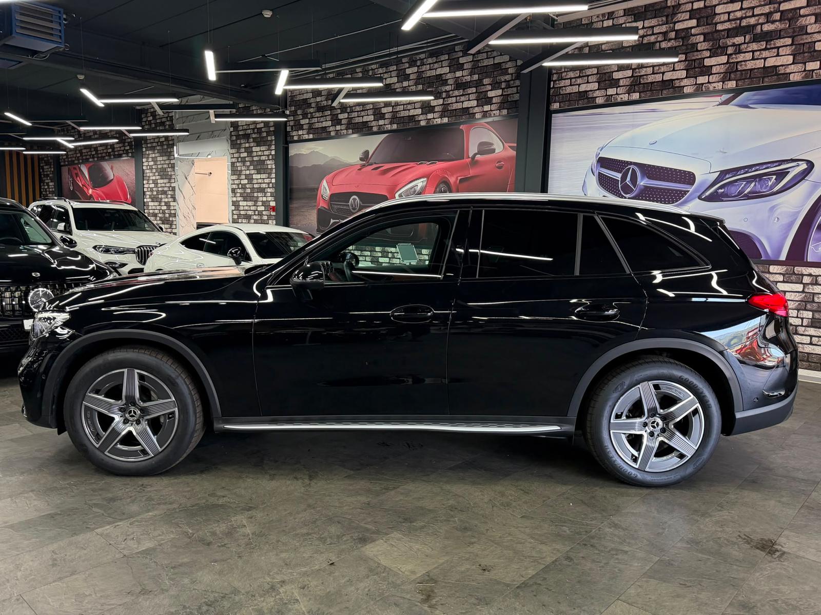 MERCEDES-BENZ GLC 450 d 4MATIC AMG Line | Premium Plus | Burmester®3D | Night Paket | 367 PS-image-4