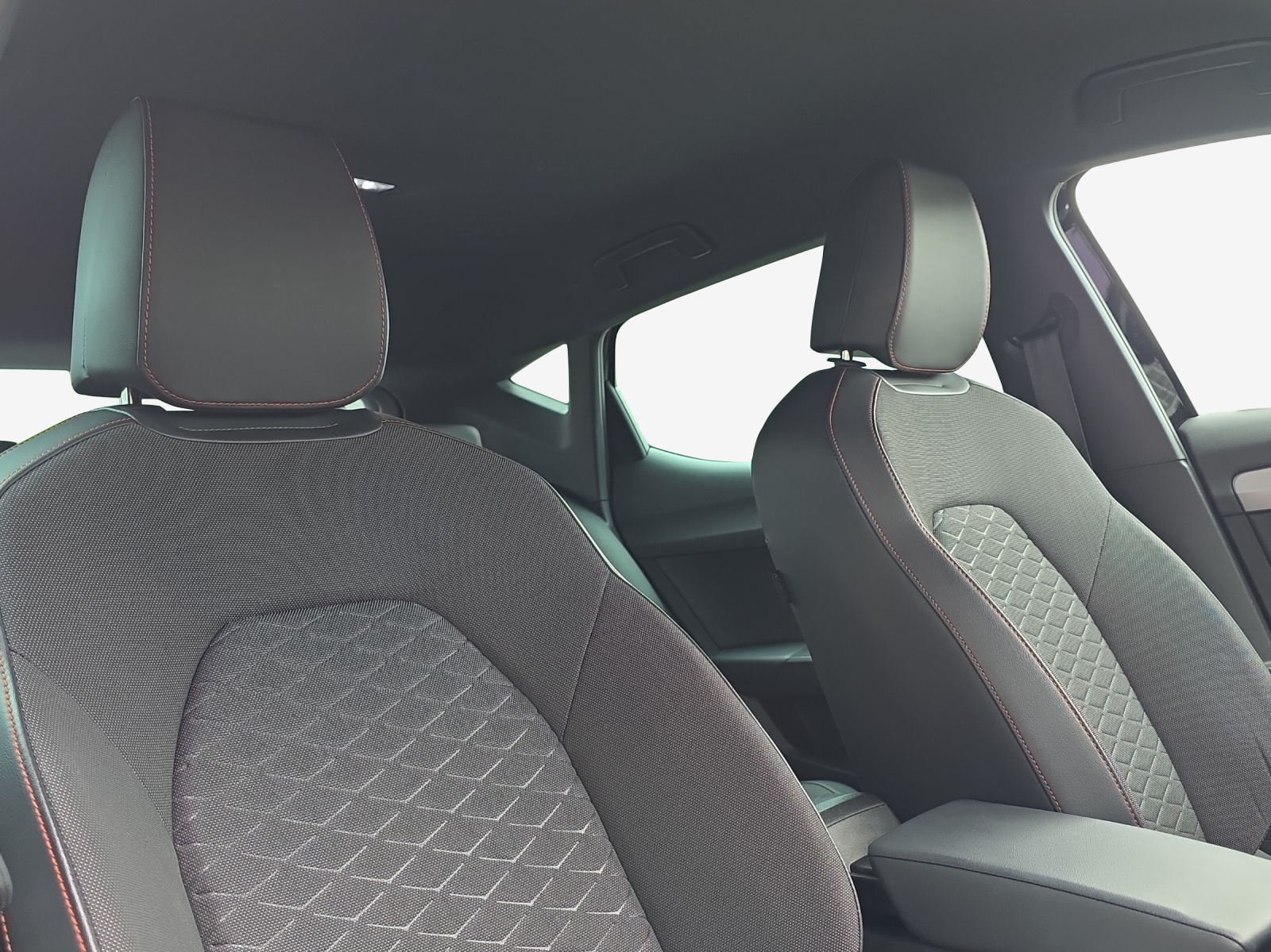 SEAT Leon 1.5 eTSI mHEV DSG FR-image-14