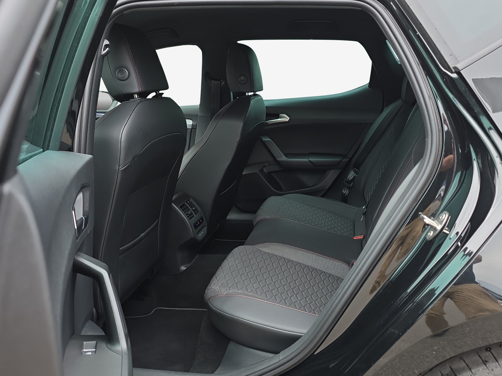 SEAT Leon 1.5 eTSI mHEV DSG FR-image-11