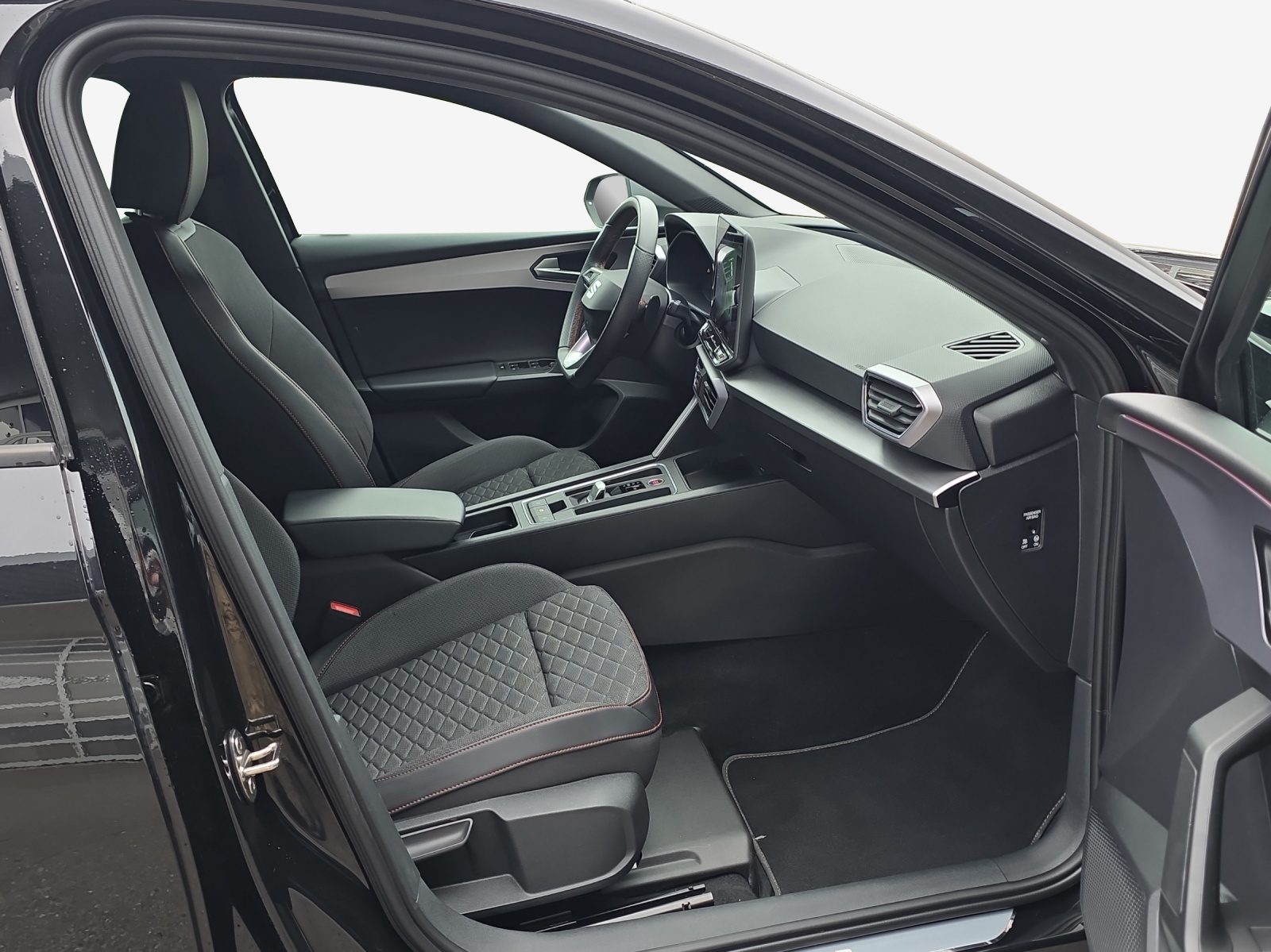 SEAT Leon 1.5 eTSI mHEV DSG FR-image-13