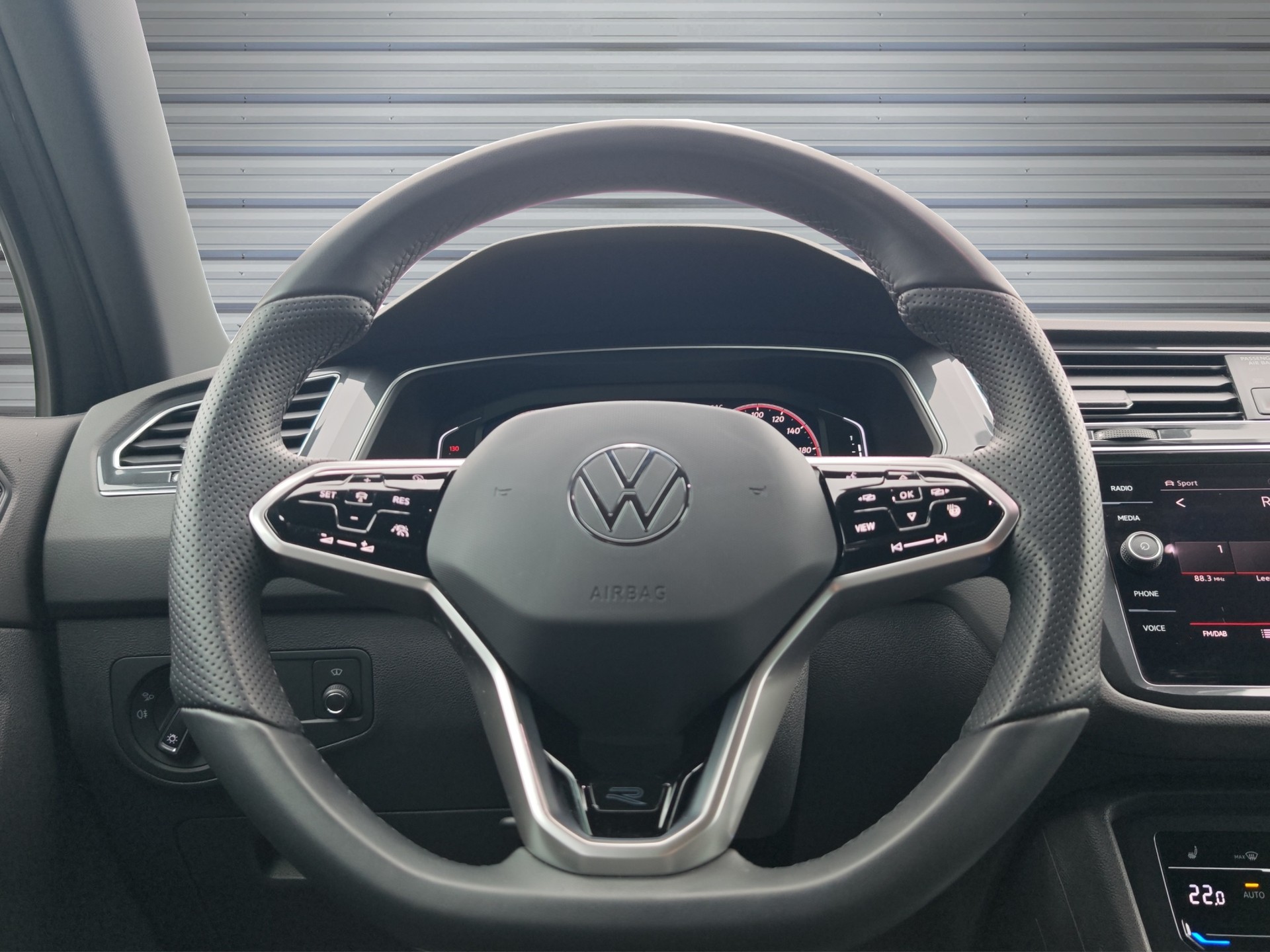 VW Tiguan 2.0TSI R-Line 4Motion DSG-image-9
