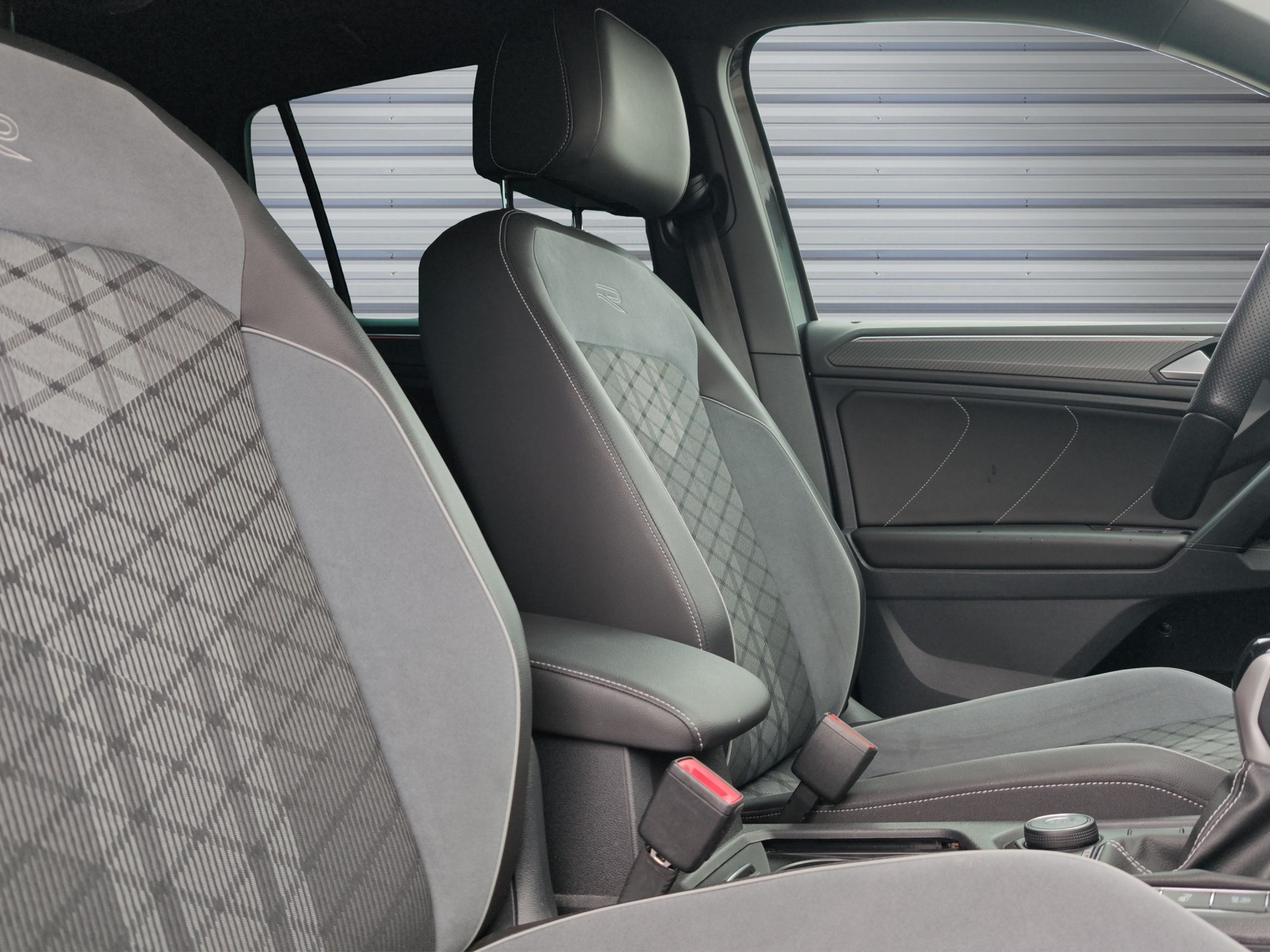 VW Tiguan 2.0TSI R-Line 4Motion DSG-image-12