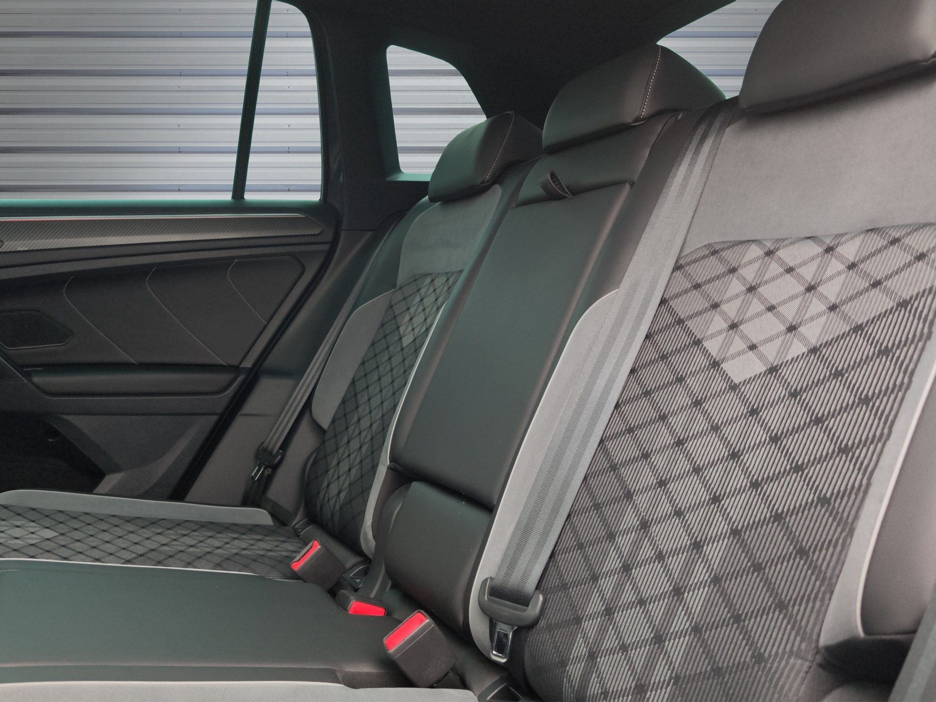 VW Tiguan 2.0TSI R-Line 4Motion DSG-image-10