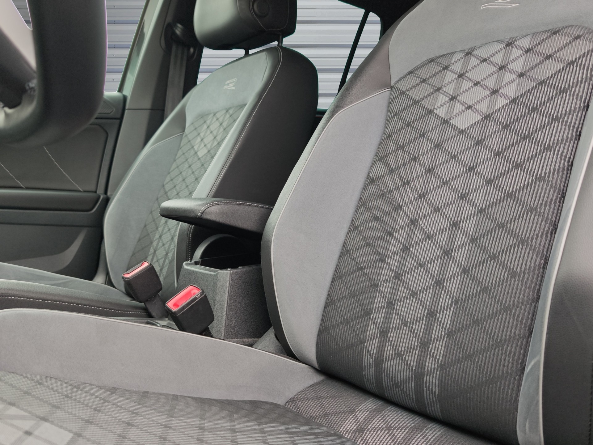 VW Tiguan 2.0TSI R-Line 4Motion DSG-image-8
