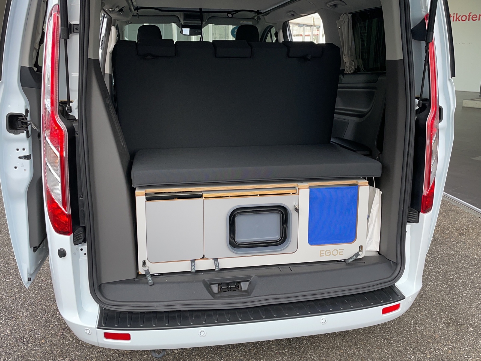 FORD Tourneo Custom Bus 320 L1 2.0 TDCi 185 Camper Trend Swiss Edition-image-12