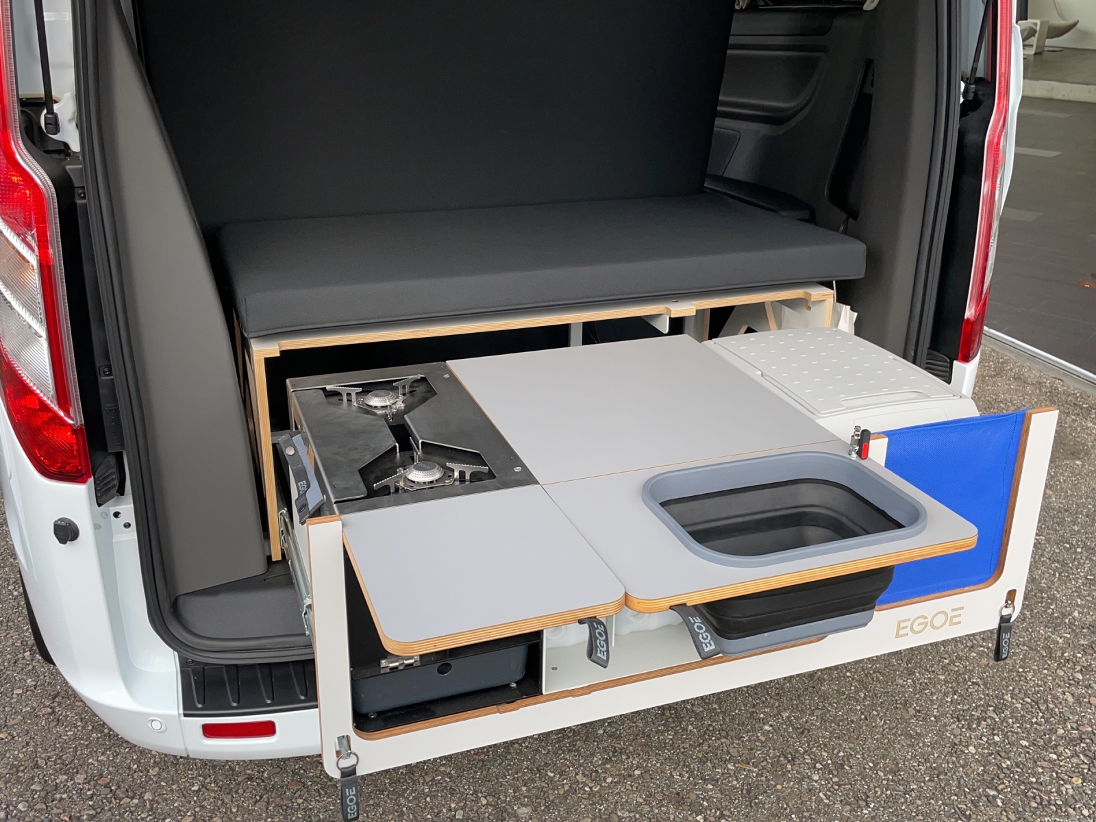 FORD Tourneo Custom Bus 320 L1 2.0 TDCi 185 Camper Trend Swiss Edition-image-13