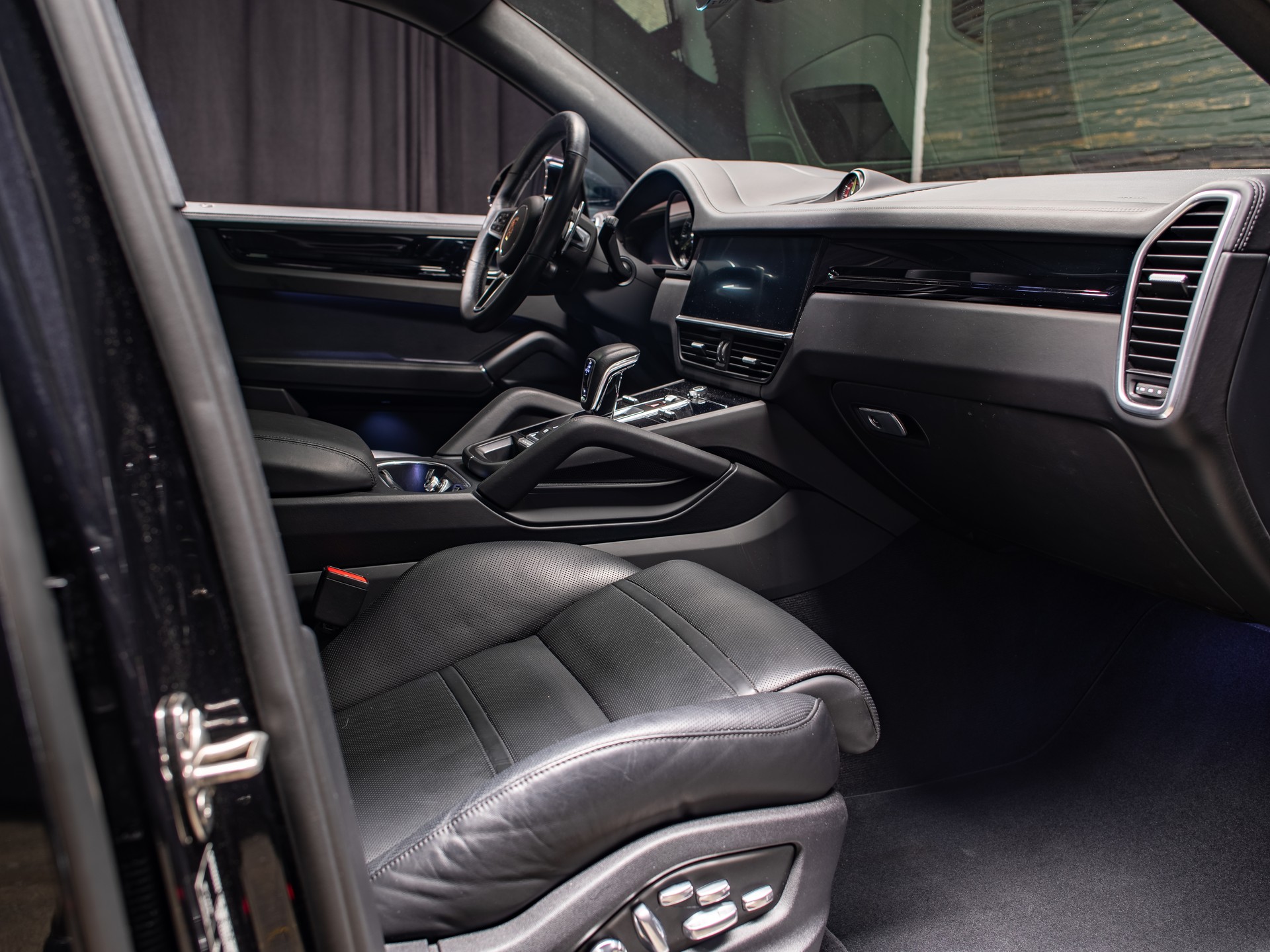 PORSCHE Cayenne E-Hybrid-image-8