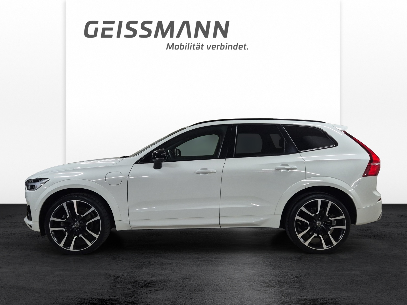 VOLVO XC60 2.0 T8 TE R-Design eAWD-showroom-element-2