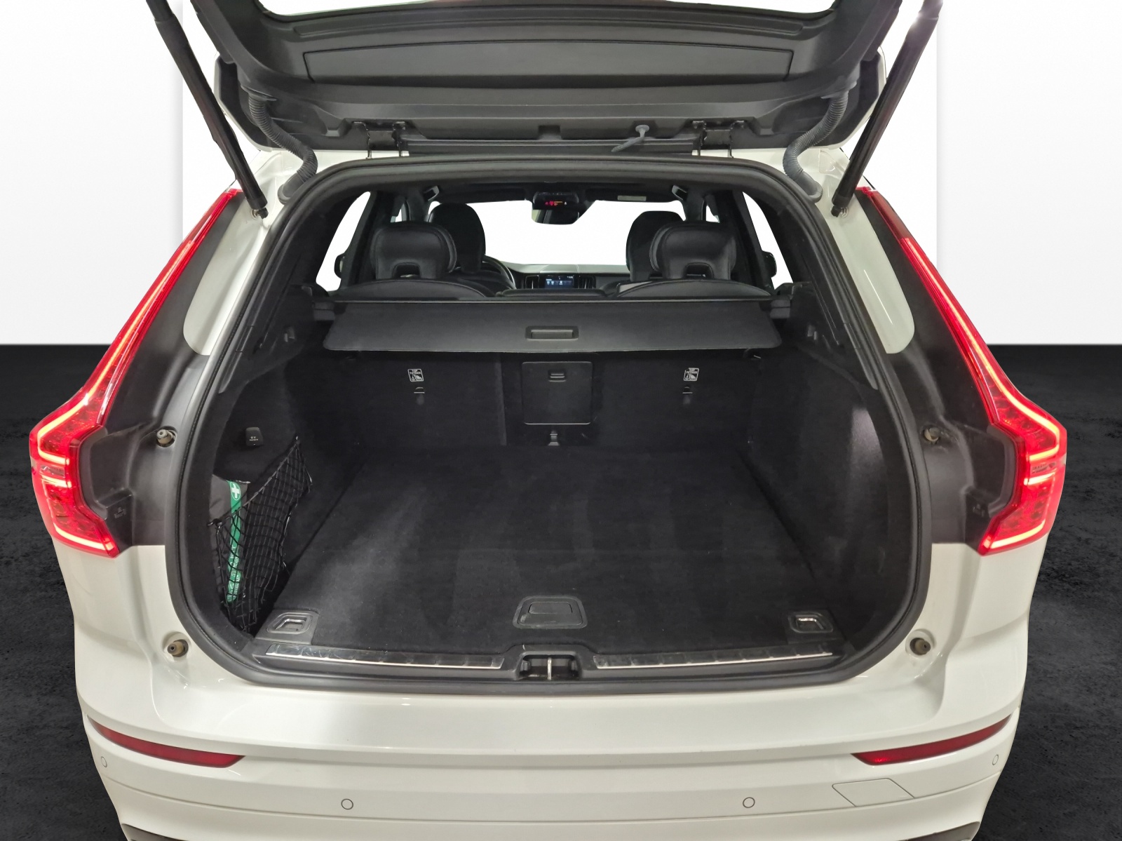 VOLVO XC60 2.0 T8 TE R-Design eAWD-image-15