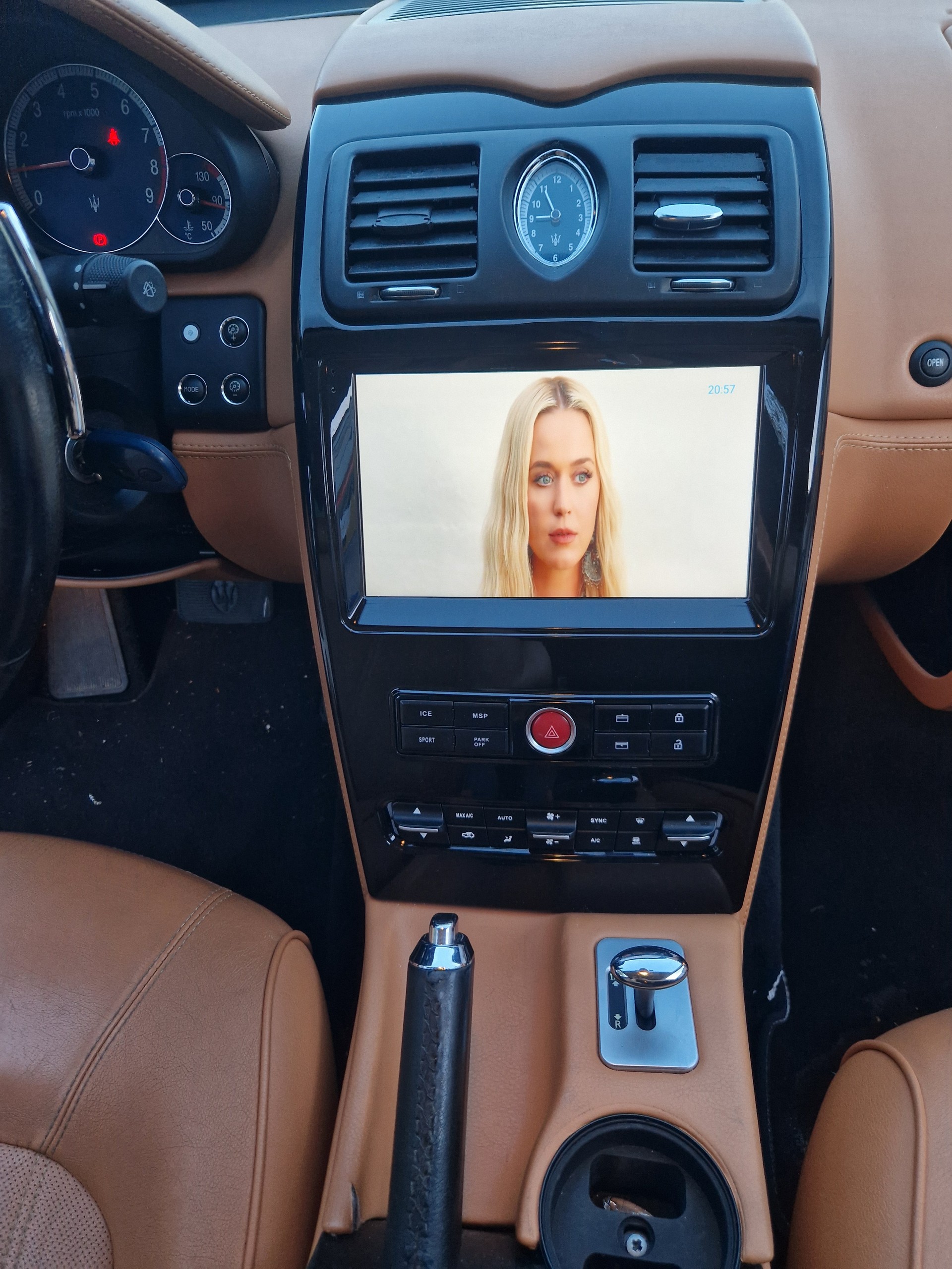 MASERATI Quattroporte 4.2 V8 DuoSelect-image-12