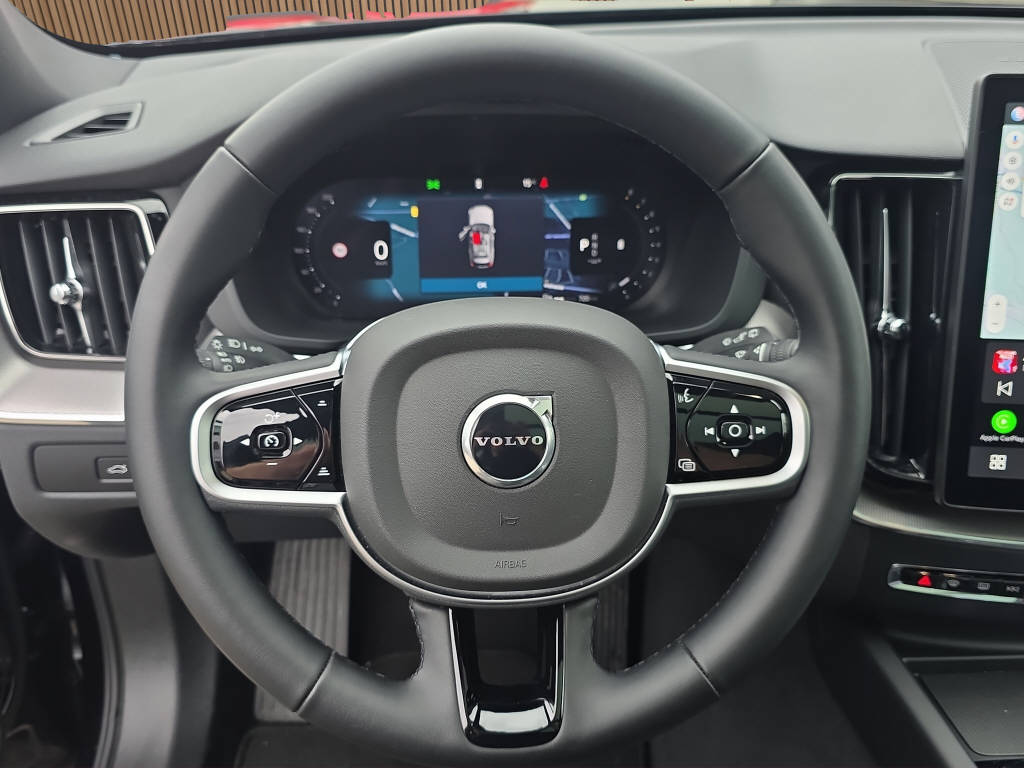 VOLVO XC60 2.0 B5 MH Plus Black Edition AWD-image-15