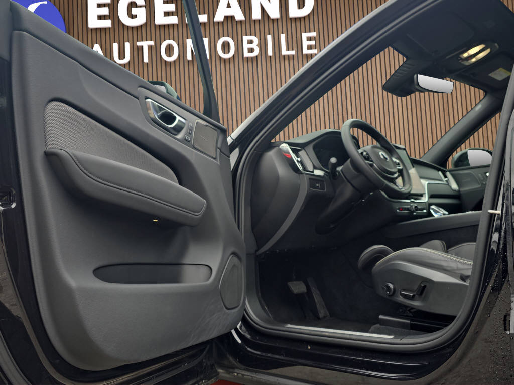 VOLVO XC60 2.0 B5 MH Plus Black Edition AWD-image-10
