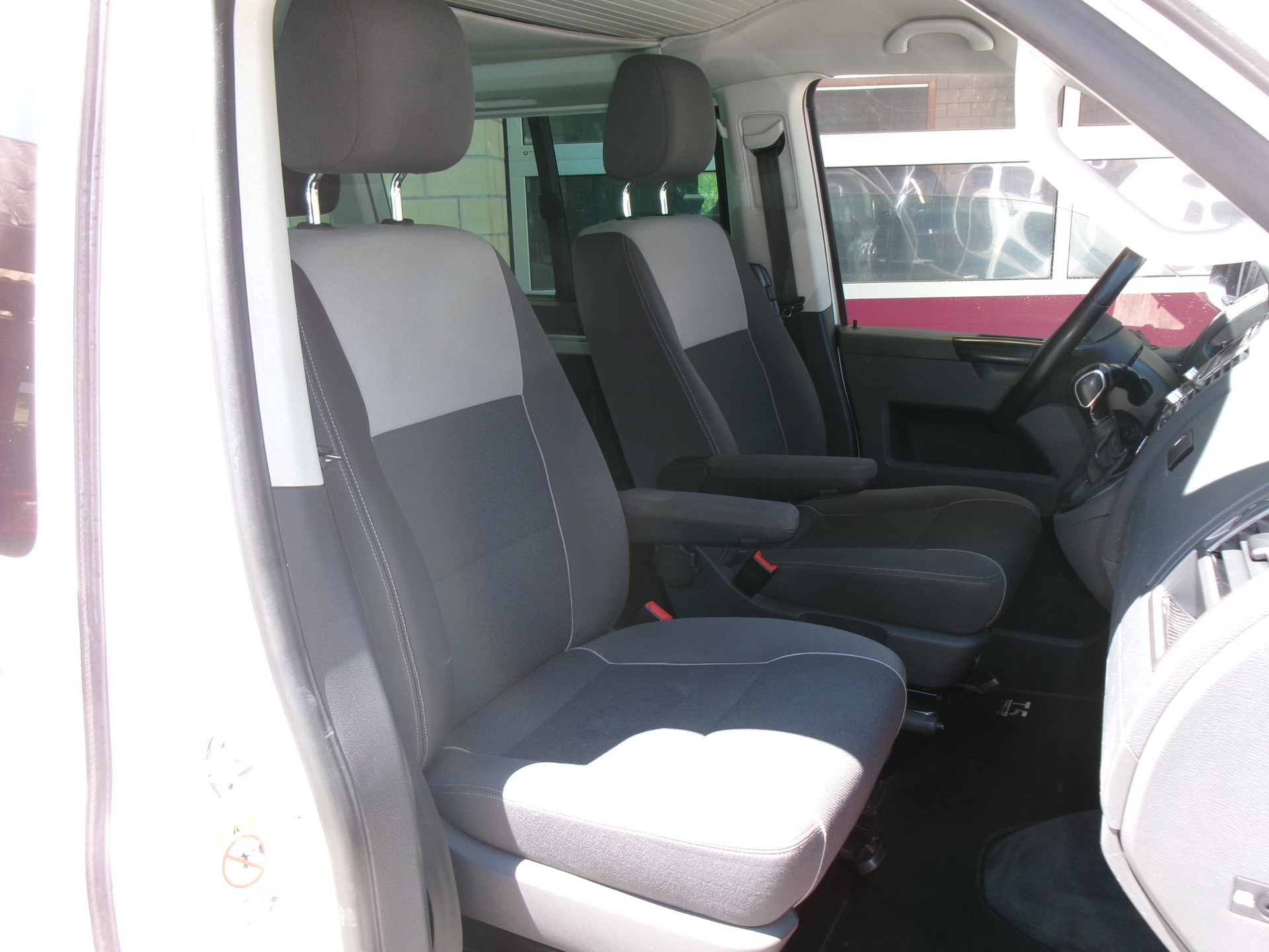 VW T5 California 2.0 TDI Beach DSG-image-7