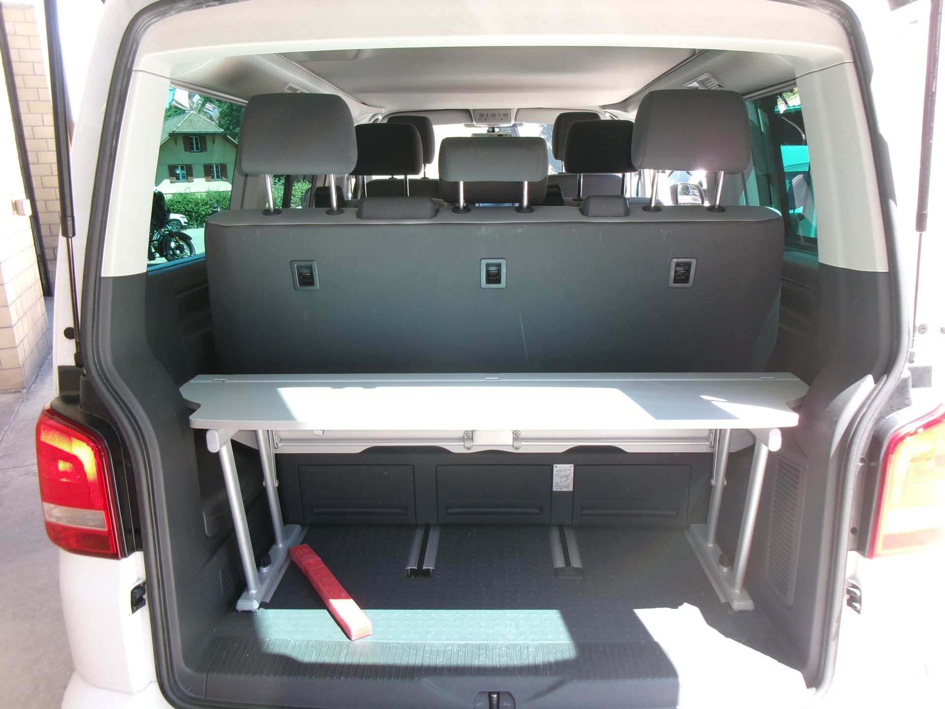 VW T5 California 2.0 TDI Beach DSG-image-11