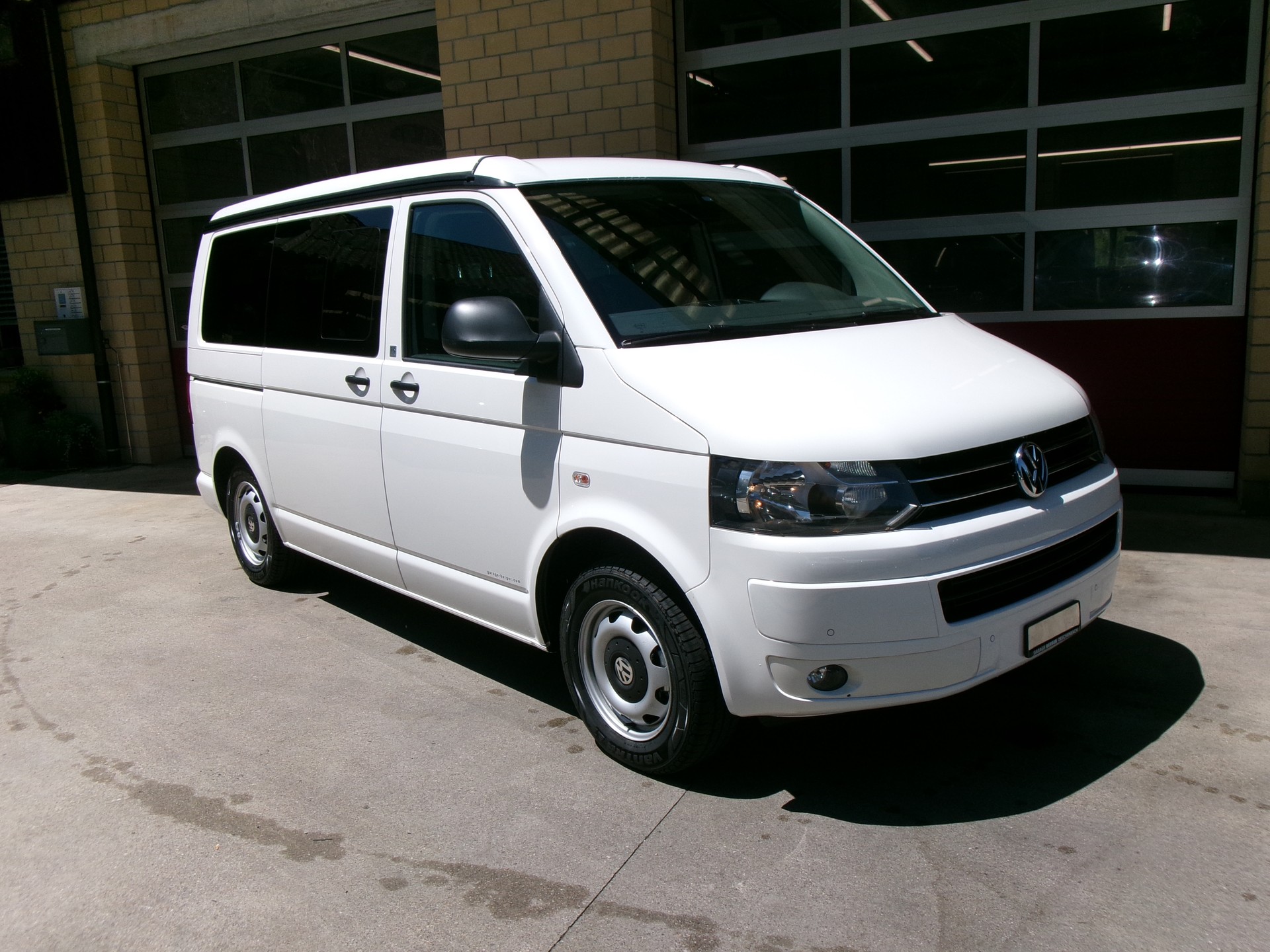 VW T5 California 2.0 TDI Beach DSG-image-0
