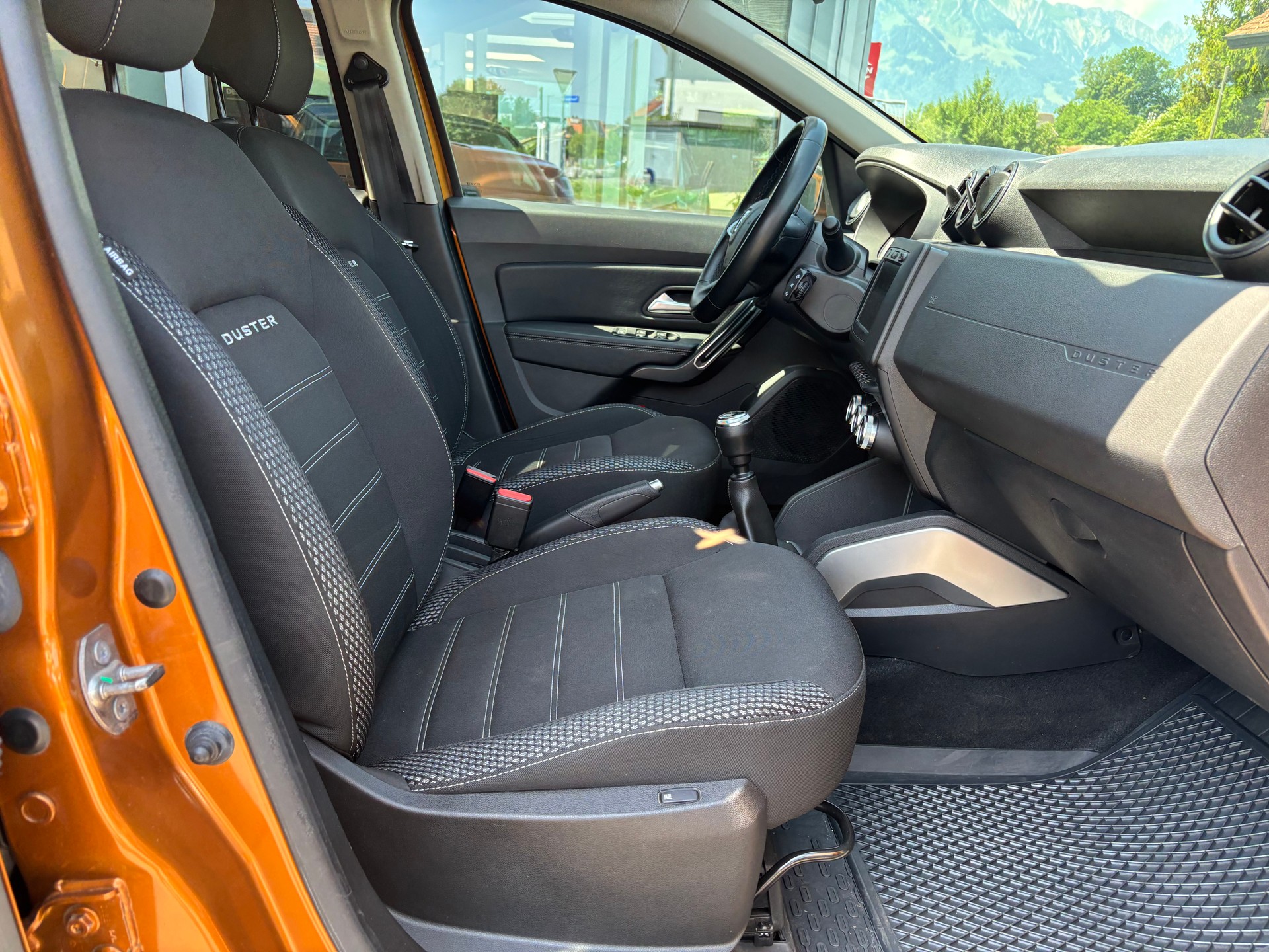 DACIA Duster SCe 115 Prestige 4x4-image-5