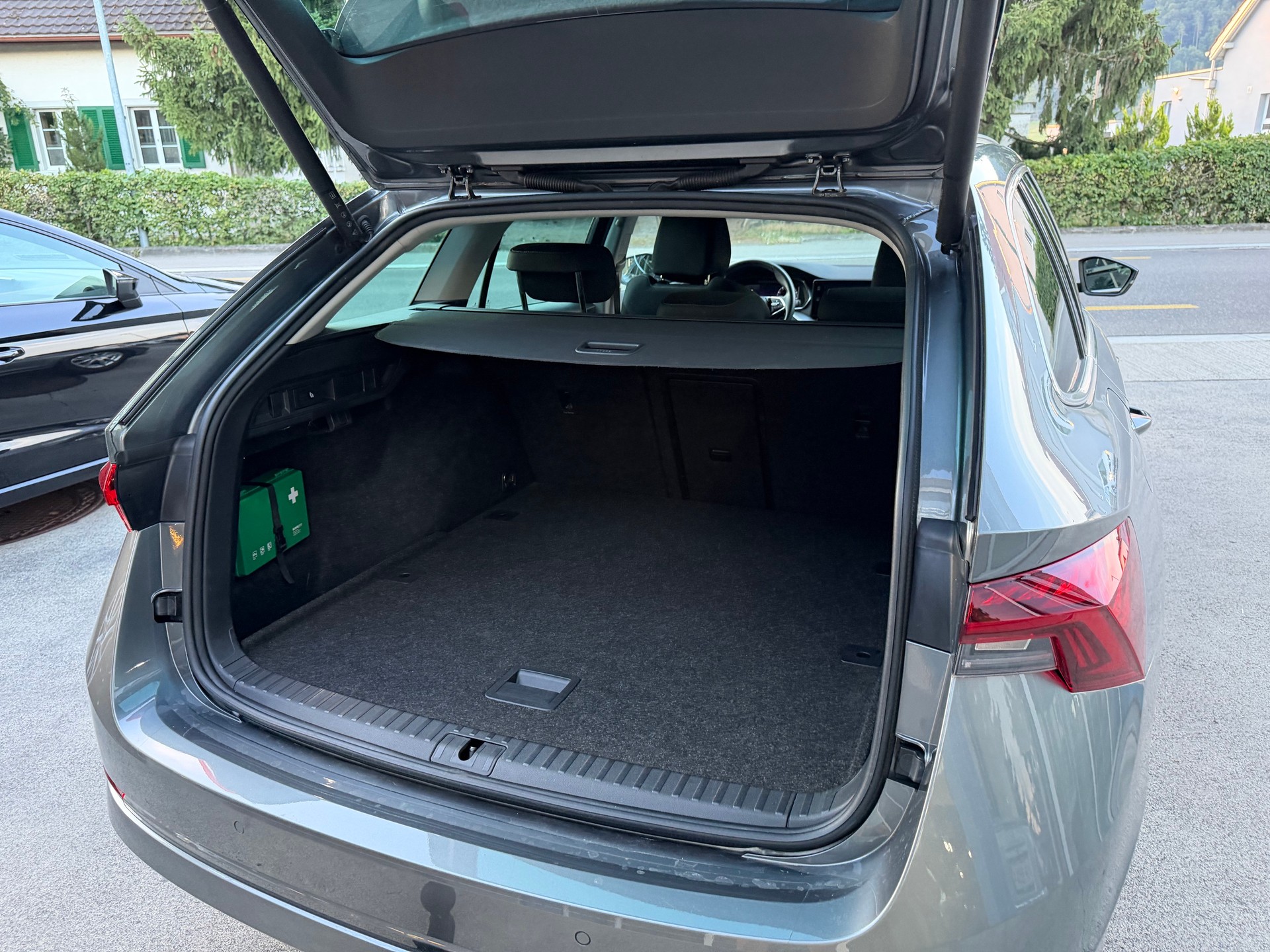 SKODA Octavia Combi 2.0 TDI DSG Style 4x4-image-9