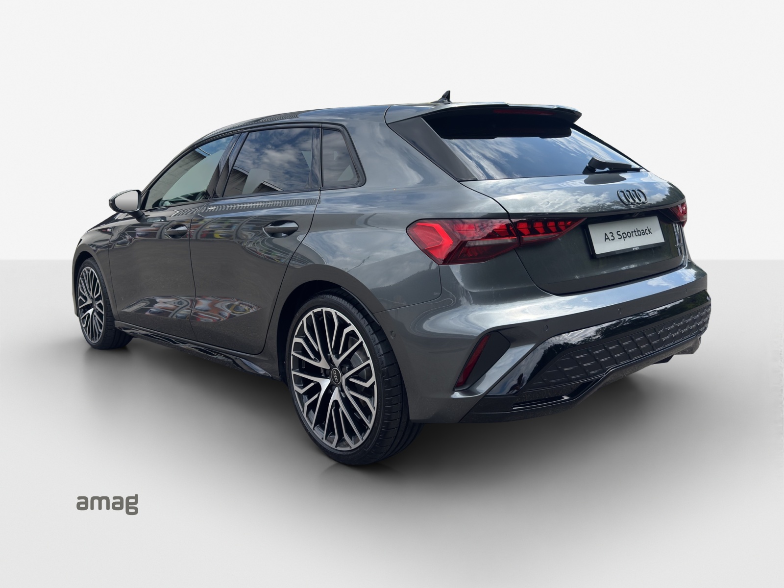 AUDI A3 Sportback TFSI 150 kW quattro S line S tronic-image-2