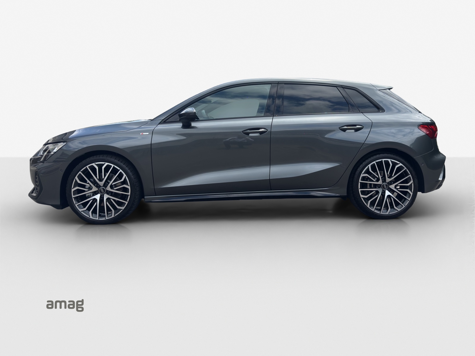 AUDI A3 Sportback TFSI 150 kW quattro S line S tronic-showroom-element-1