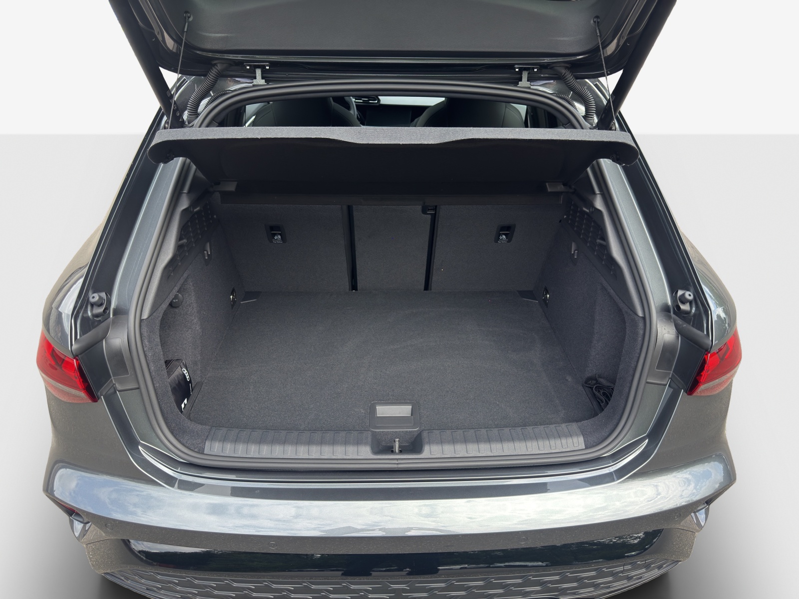 AUDI A3 Sportback TFSI 150 kW quattro S line S tronic-image-12