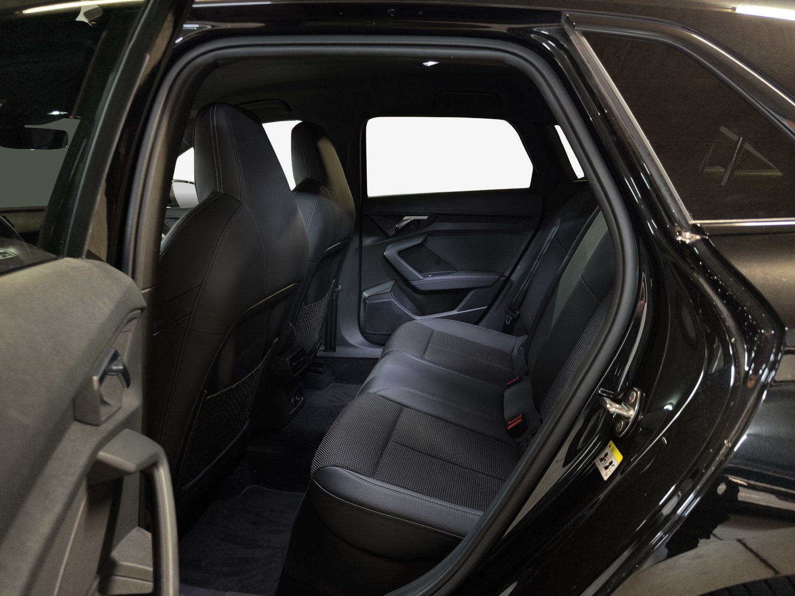 AUDI A3 Sportback 35 TFSI S line Attraction S-tronic-image-11